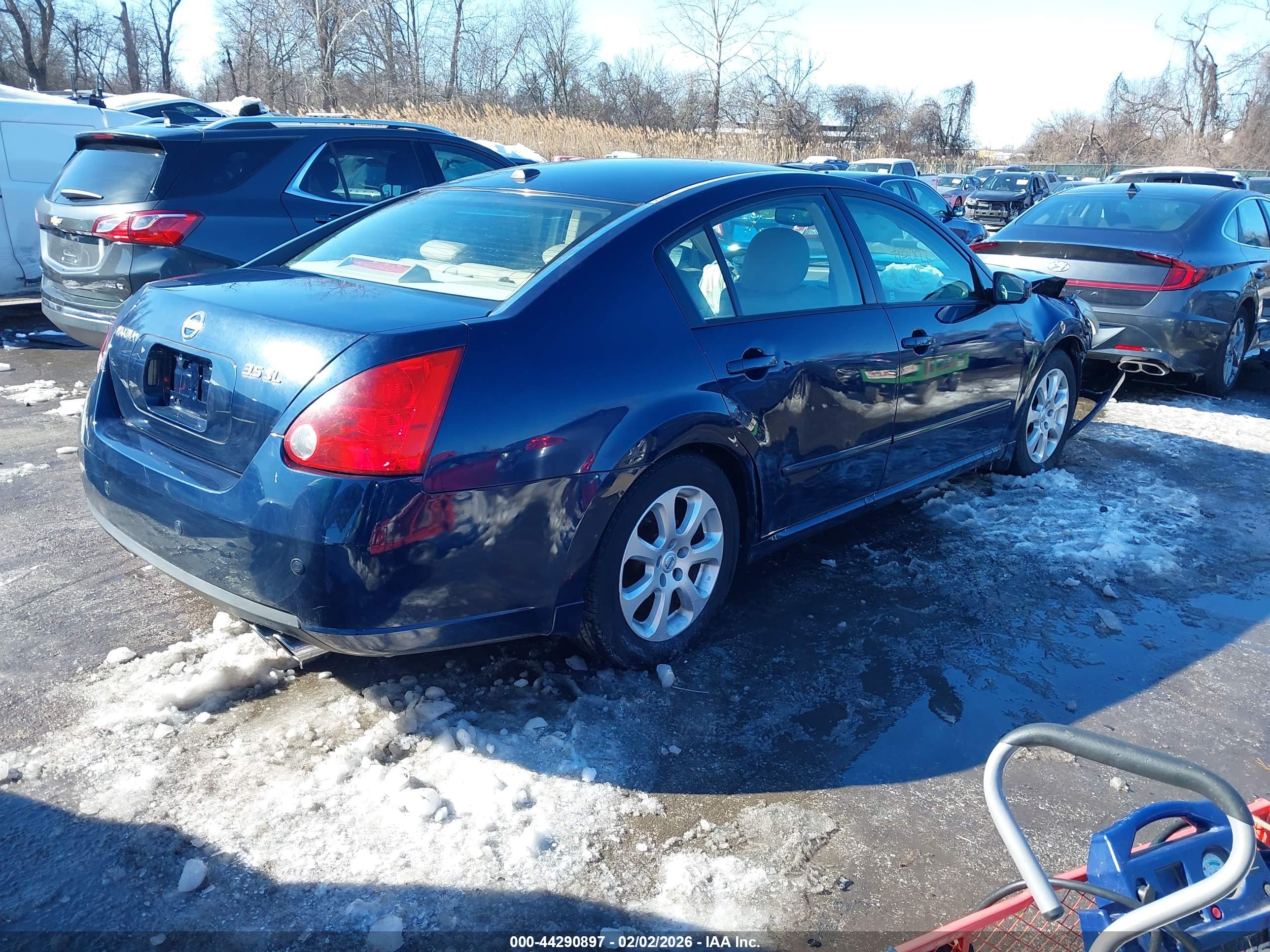 NISSAN MAXIMA image 4