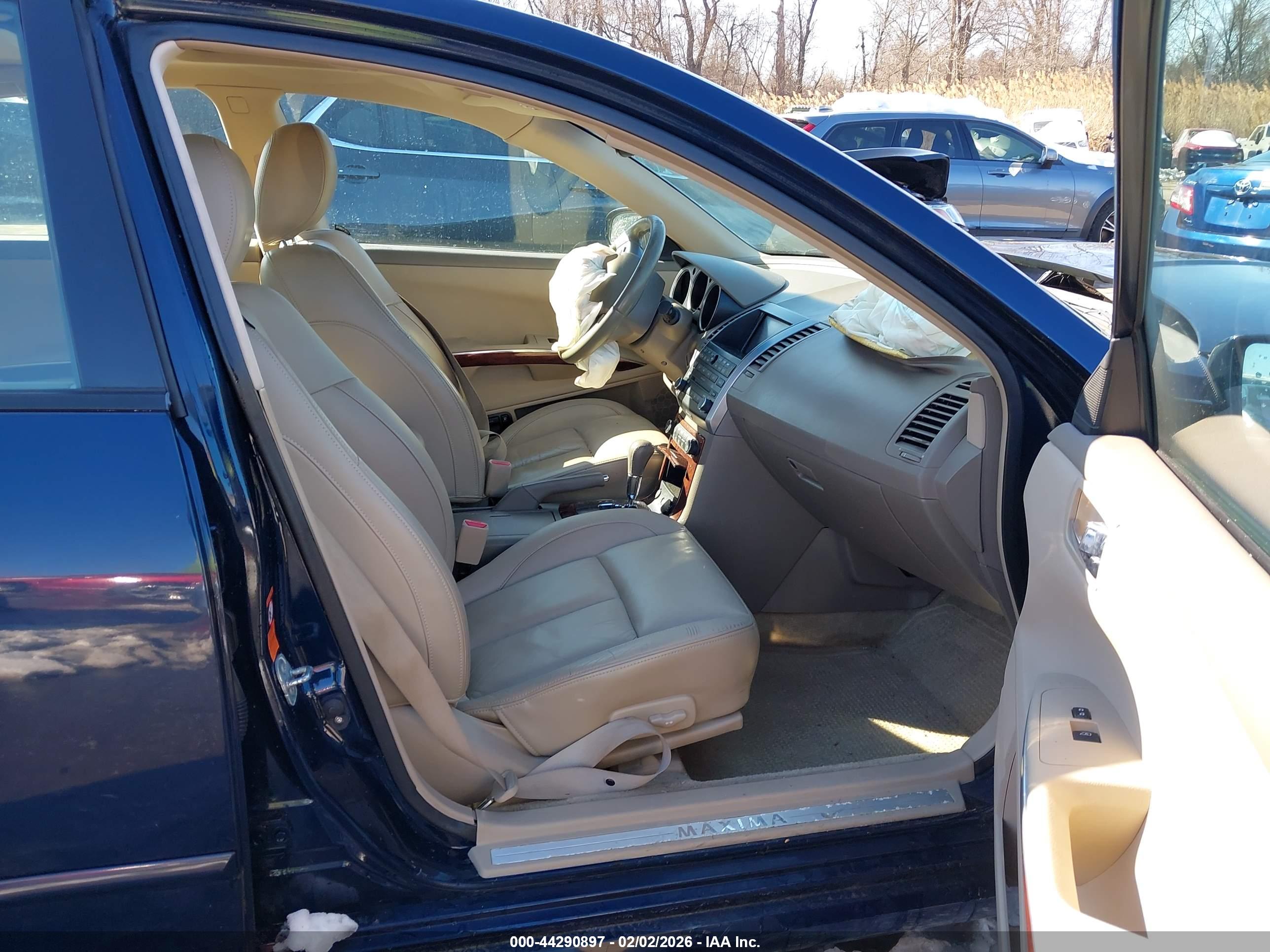 NISSAN MAXIMA image 5
