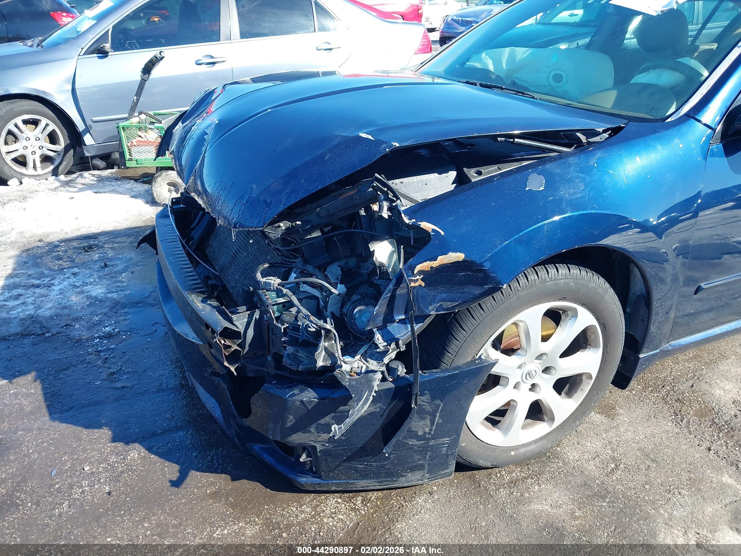 NISSAN MAXIMA image 6
