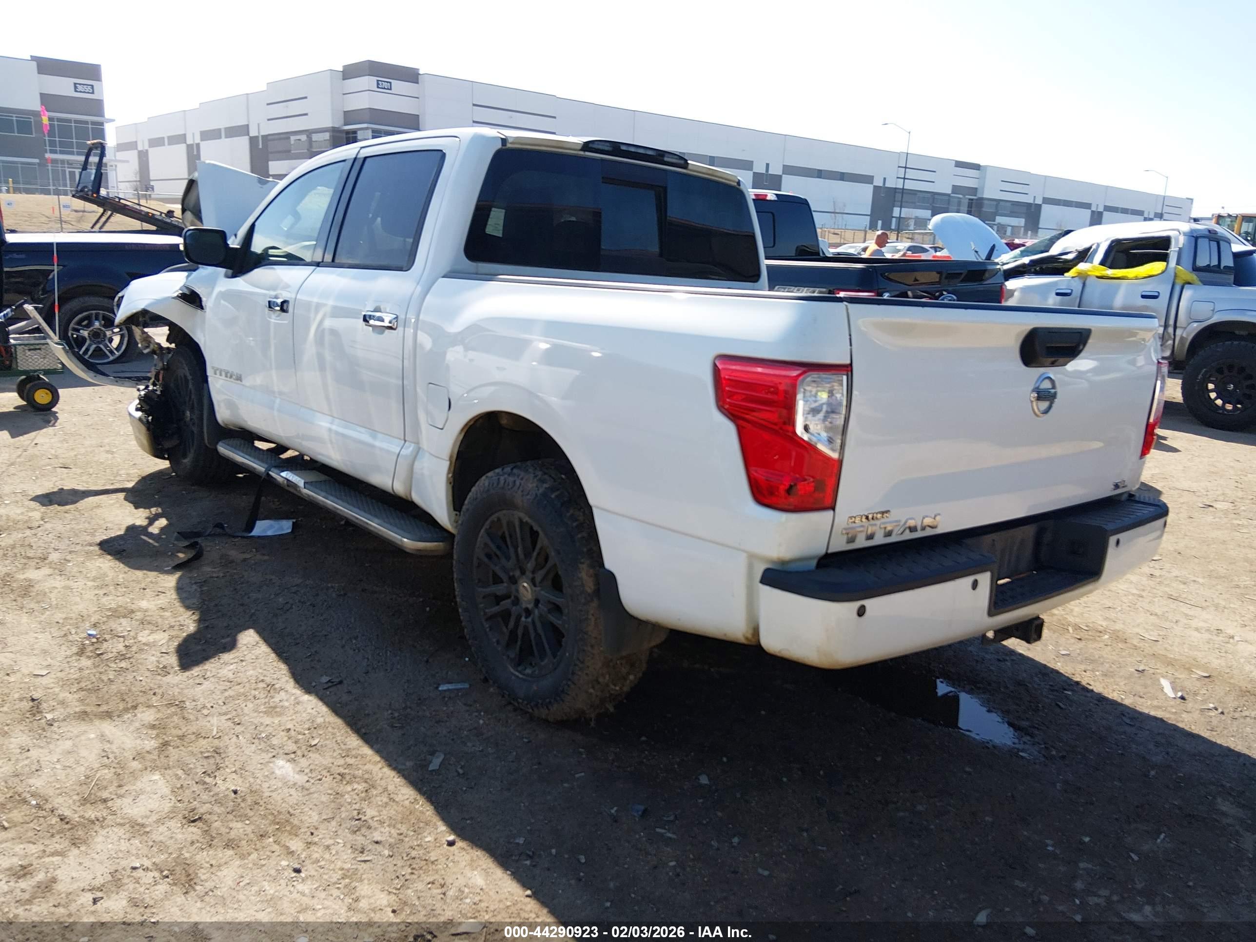 NISSAN TITAN image 3