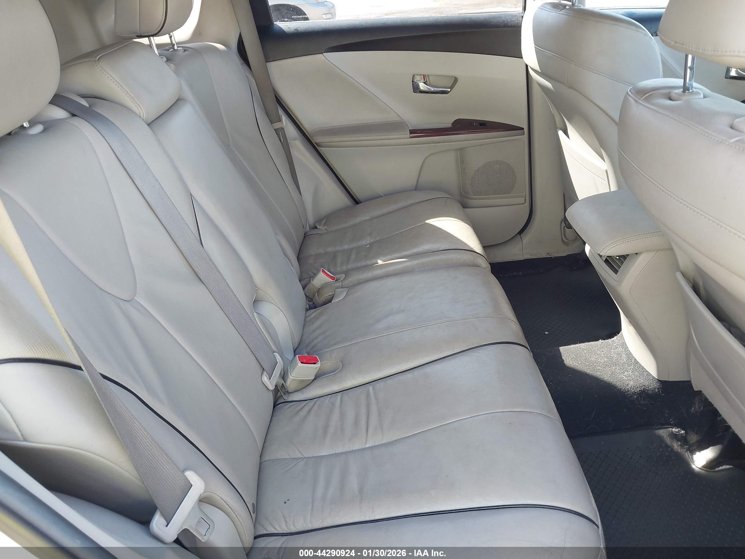 TOYOTA VENZA image 8