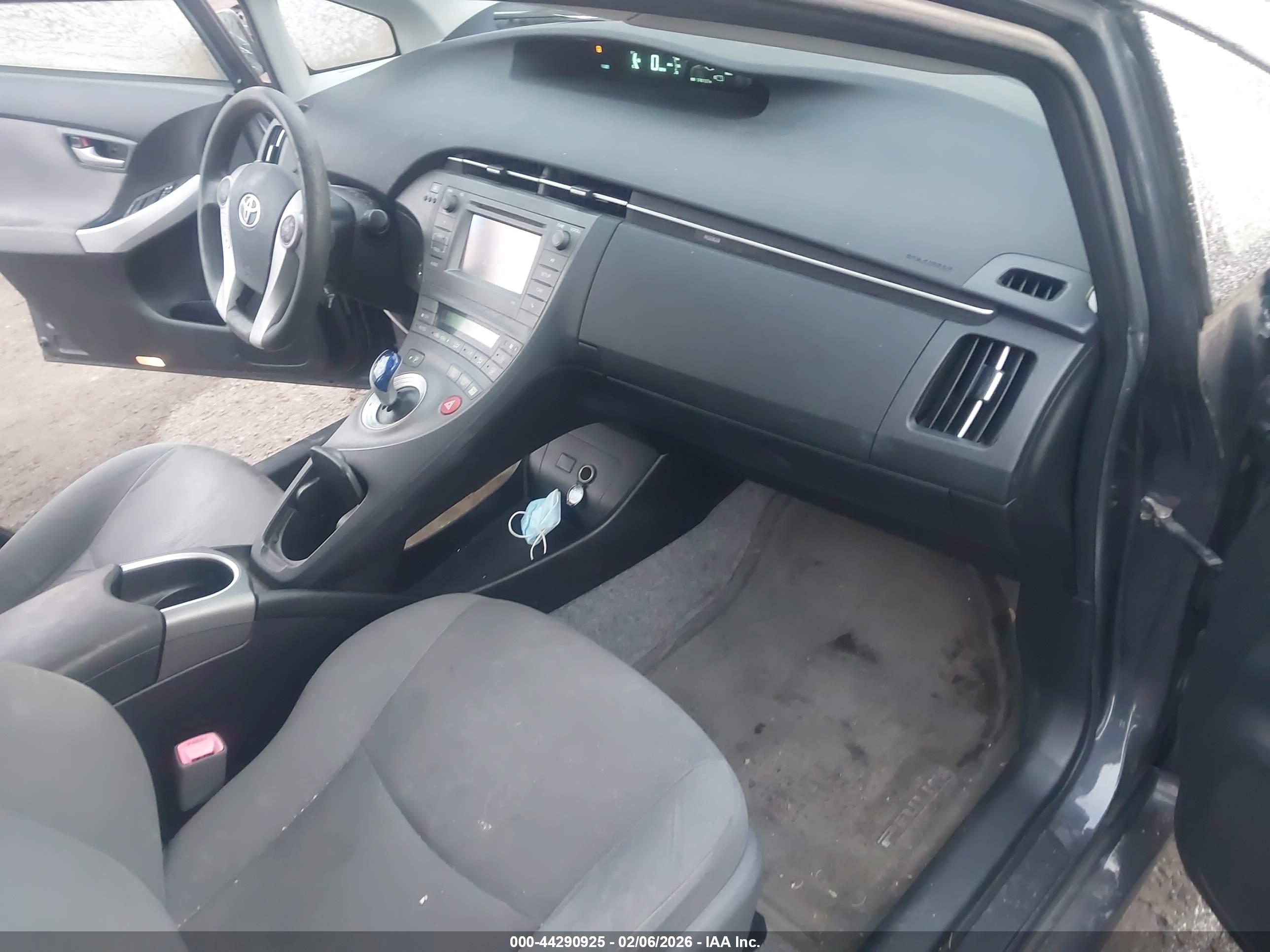 TOYOTA PRIUS image 5