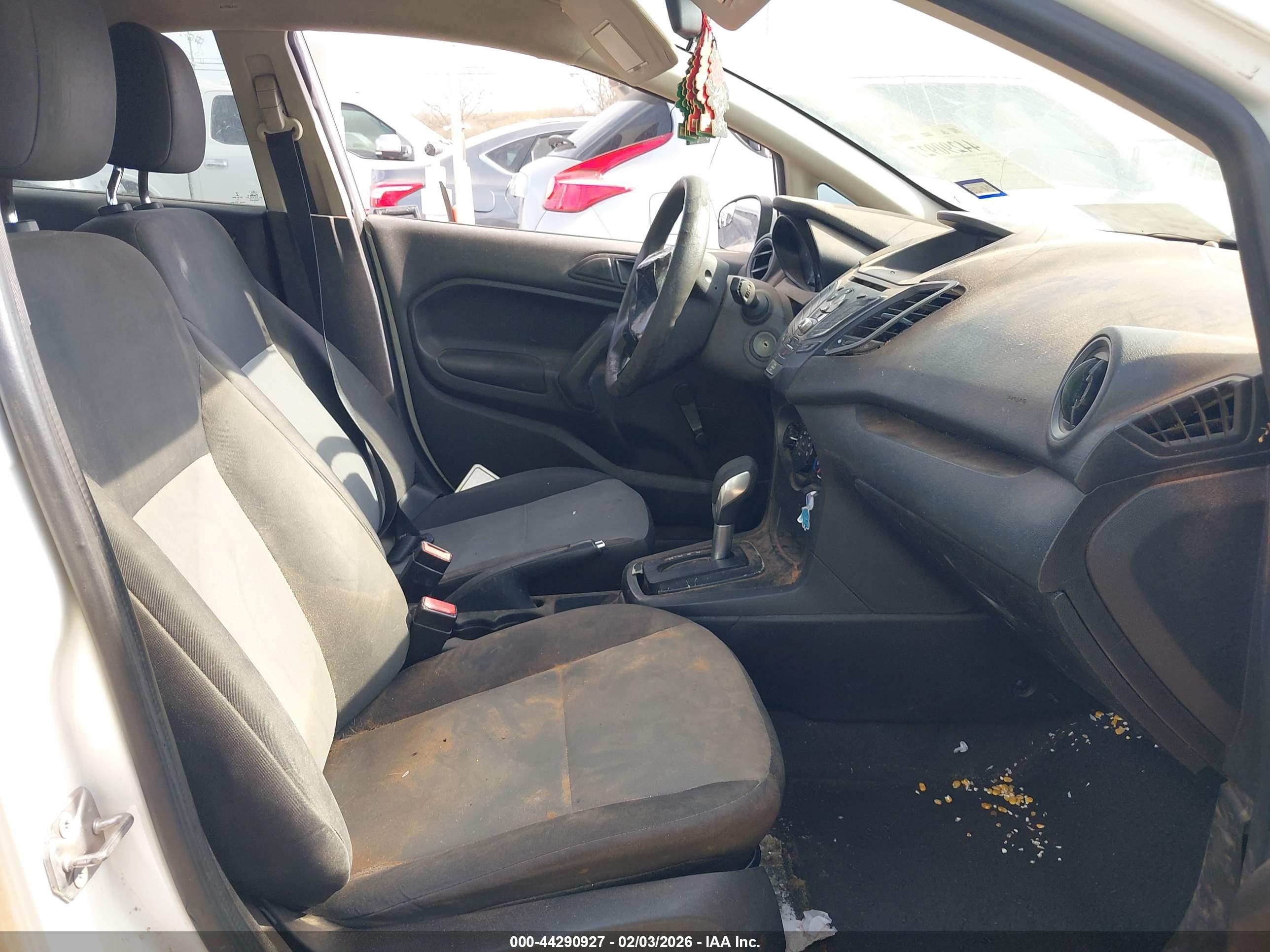 FORD FIESTA image 5