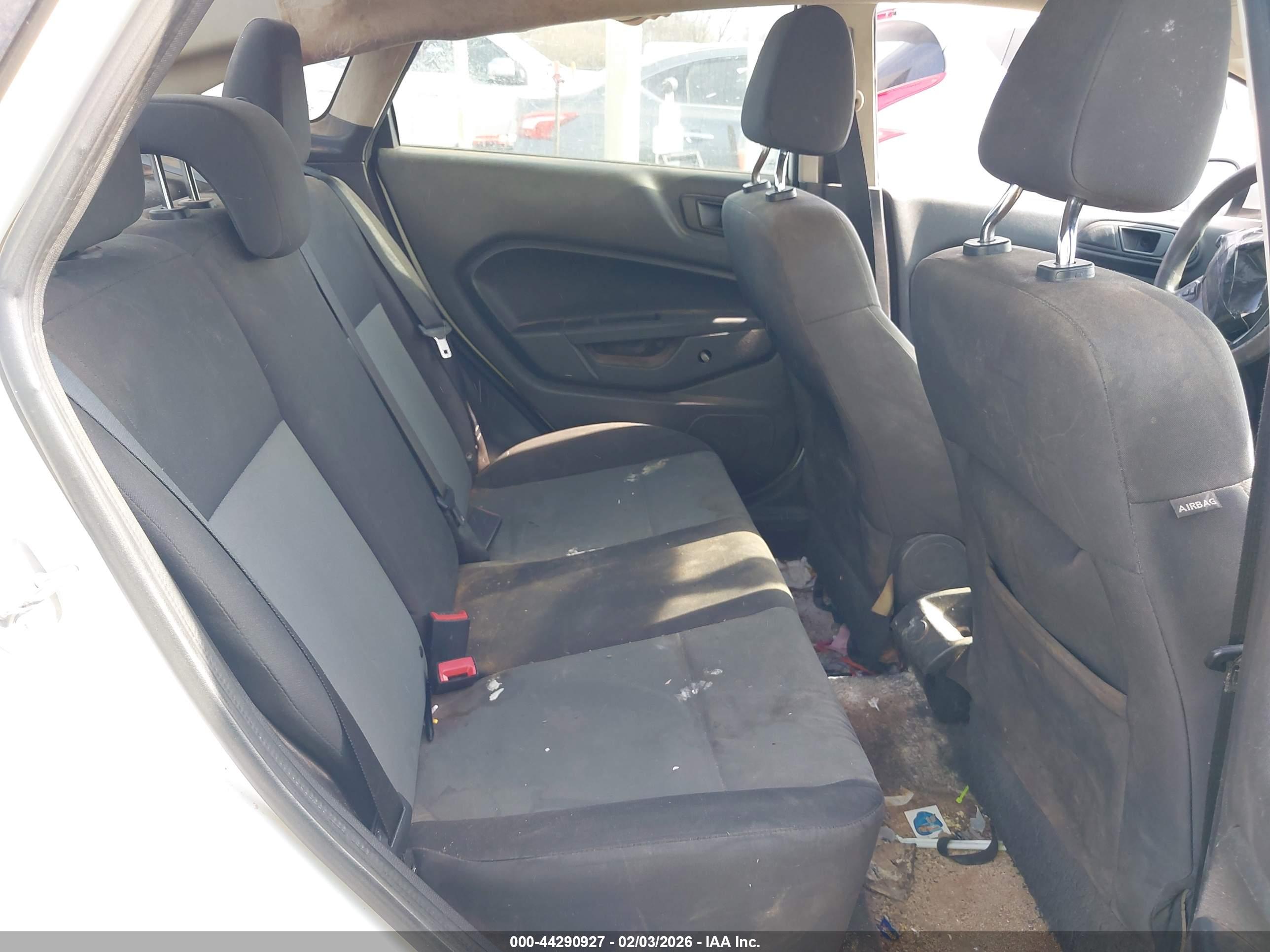 FORD FIESTA image 8