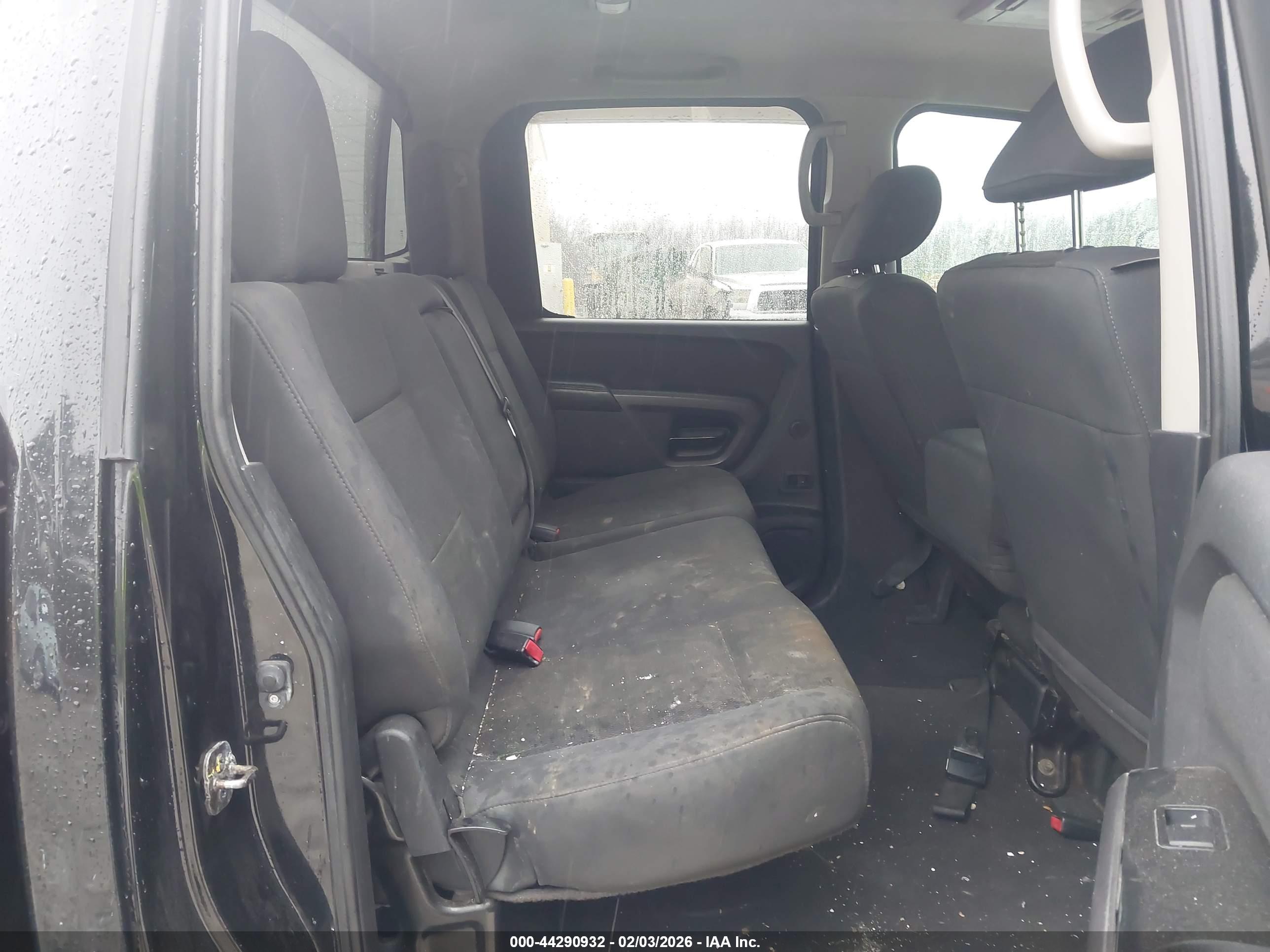 NISSAN TITAN image 8