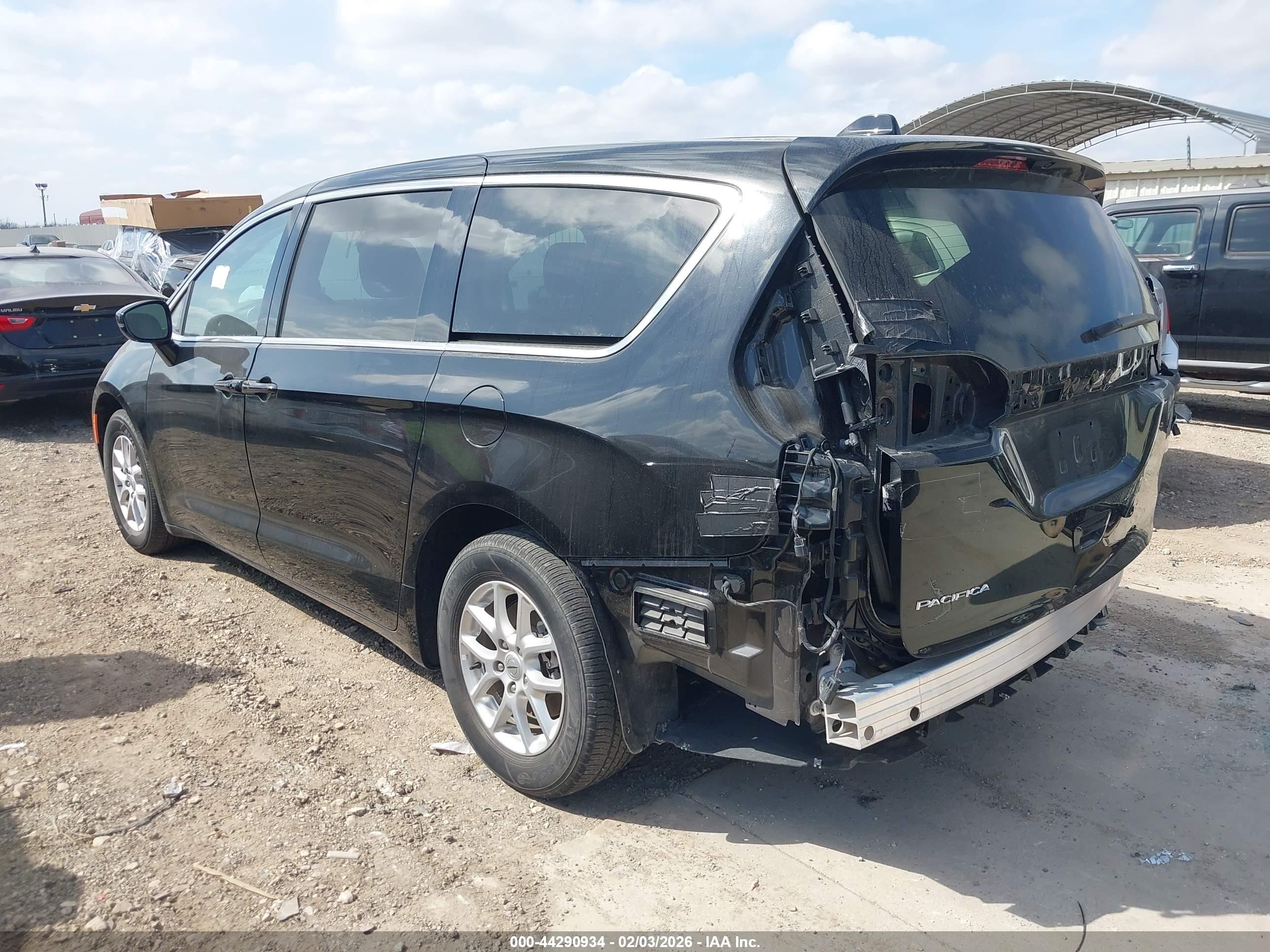 CHRYSLER PACIFICA image 3