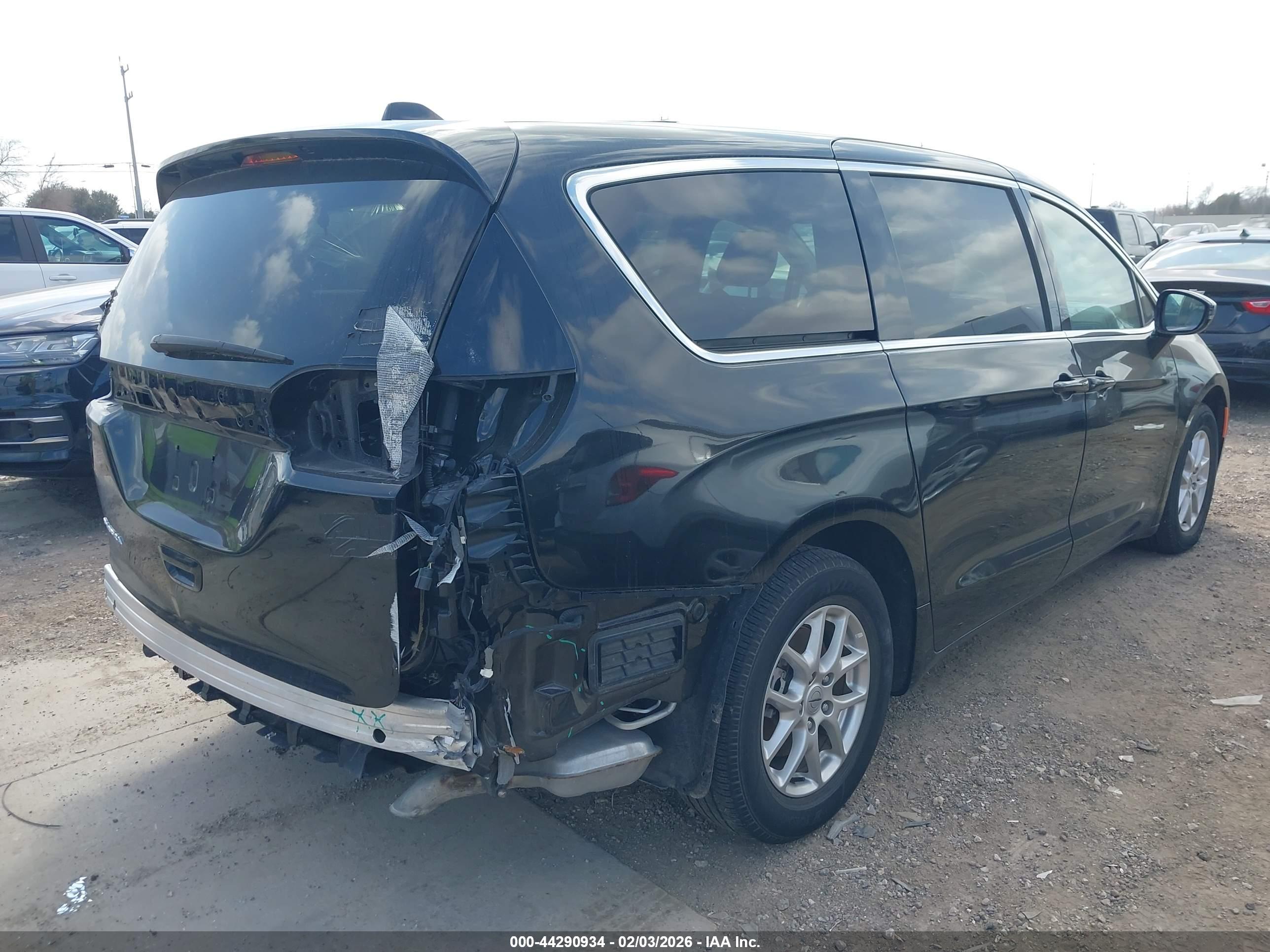 CHRYSLER PACIFICA image 4