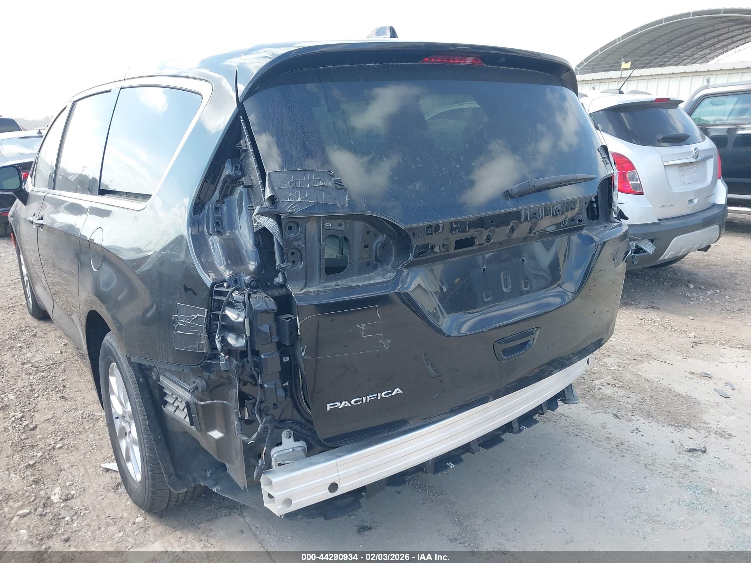 CHRYSLER PACIFICA image 6
