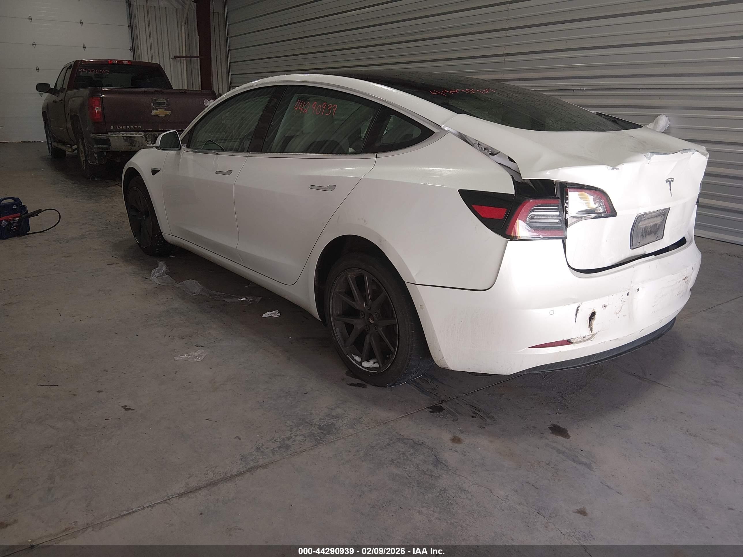 TESLA MODEL image 3
