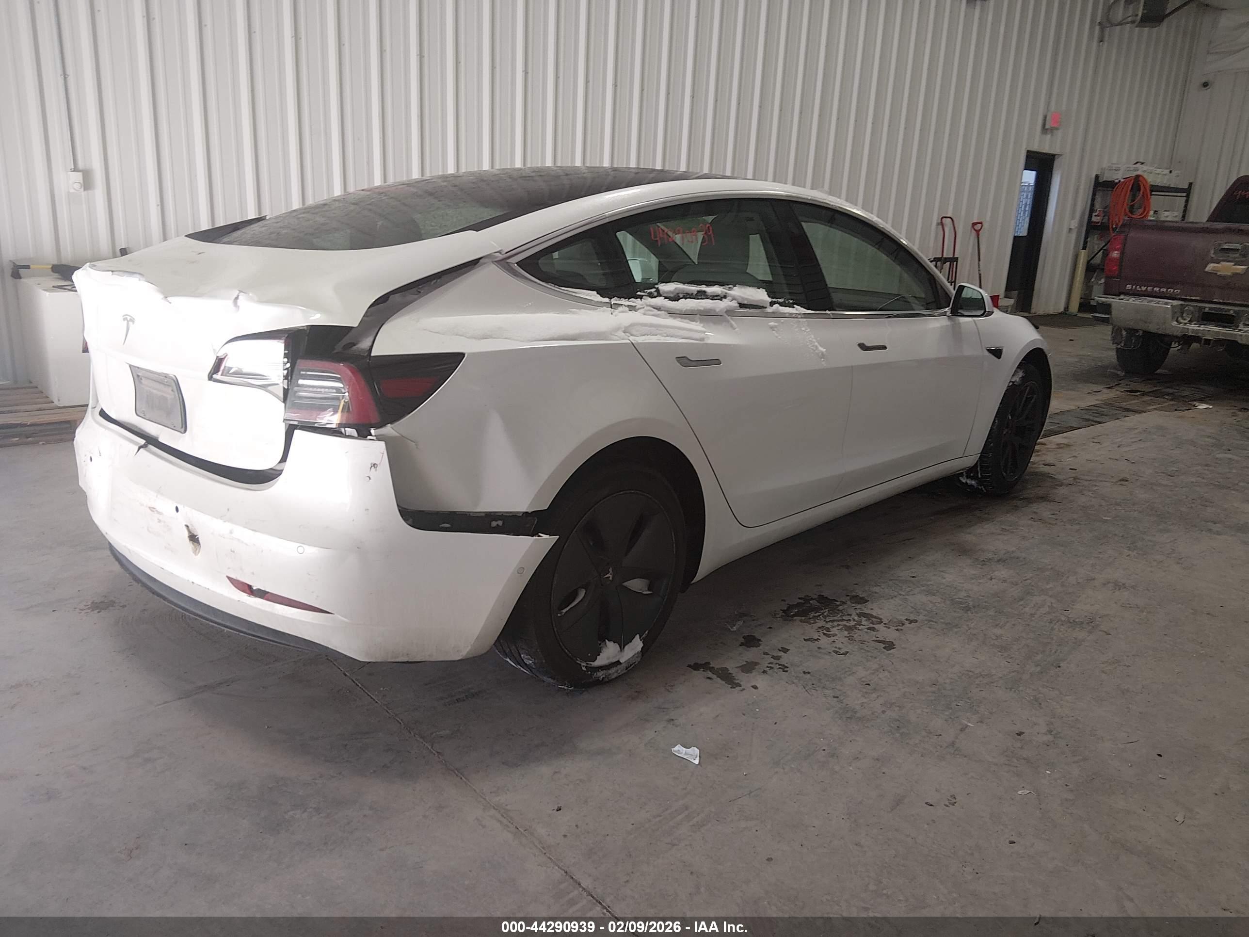TESLA MODEL image 4