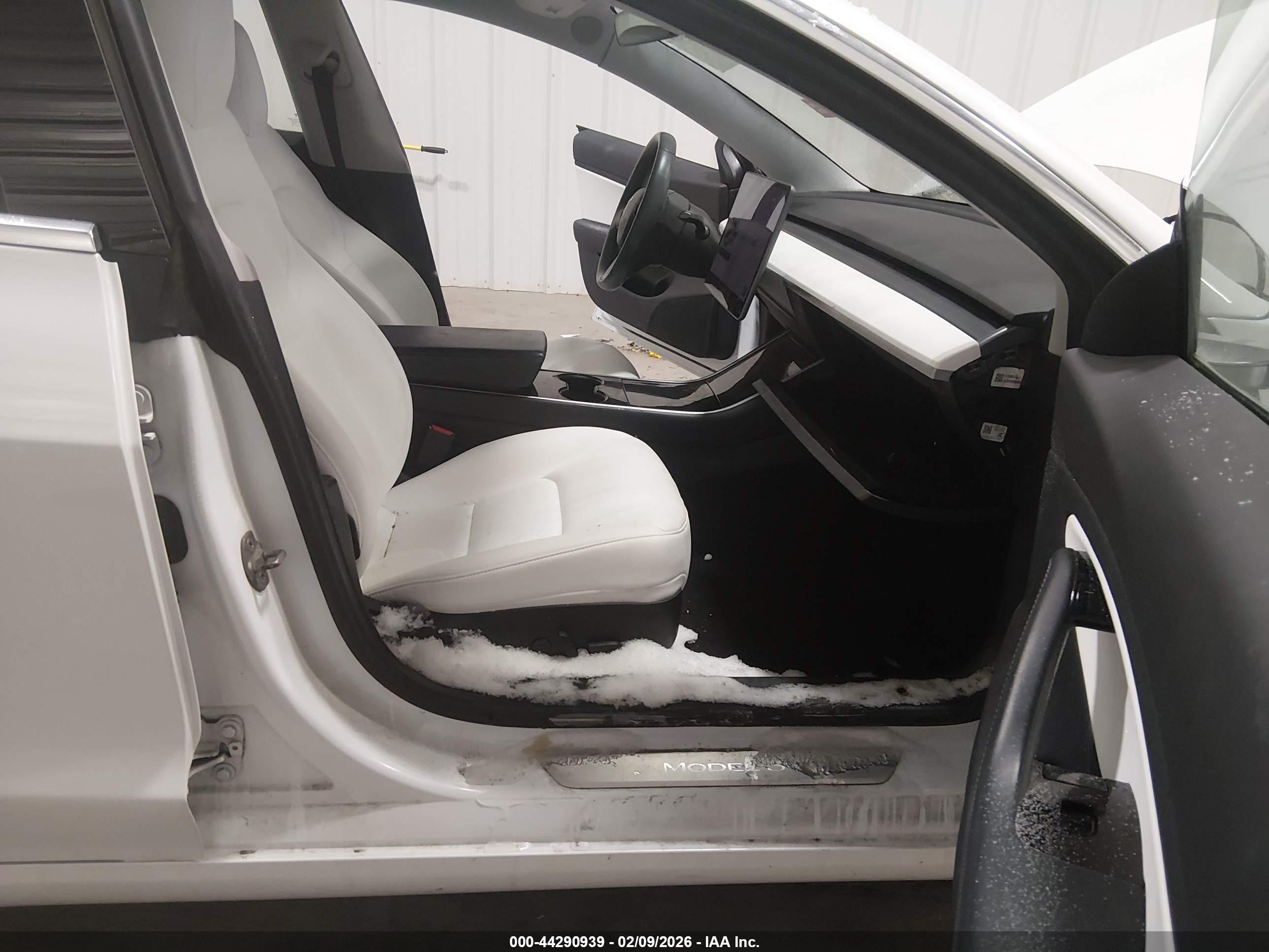TESLA MODEL image 5