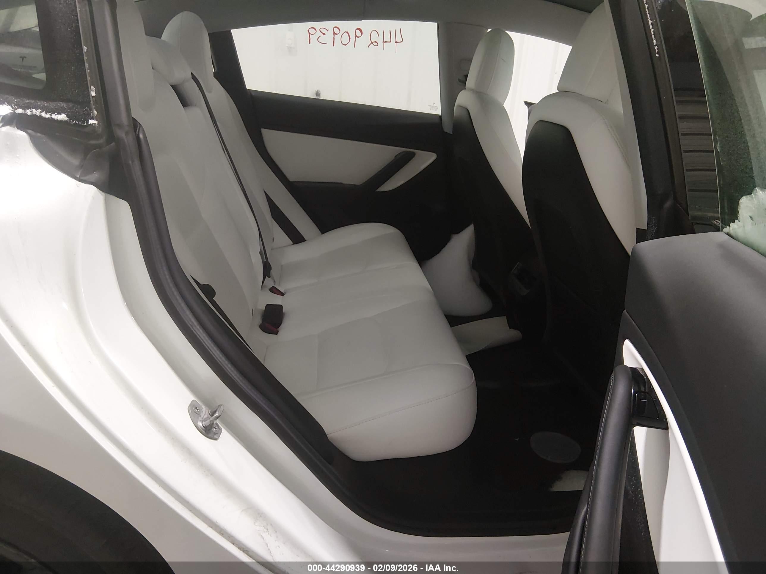 TESLA MODEL image 8
