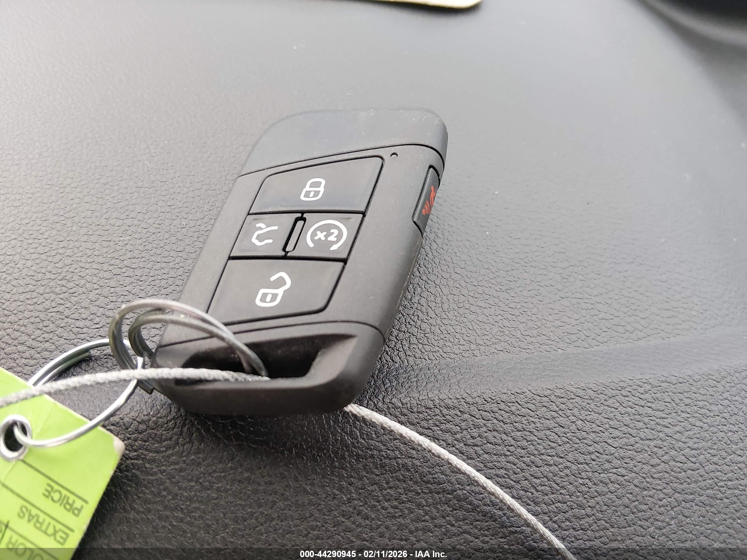 VOLKSWAGEN TAOS image 11