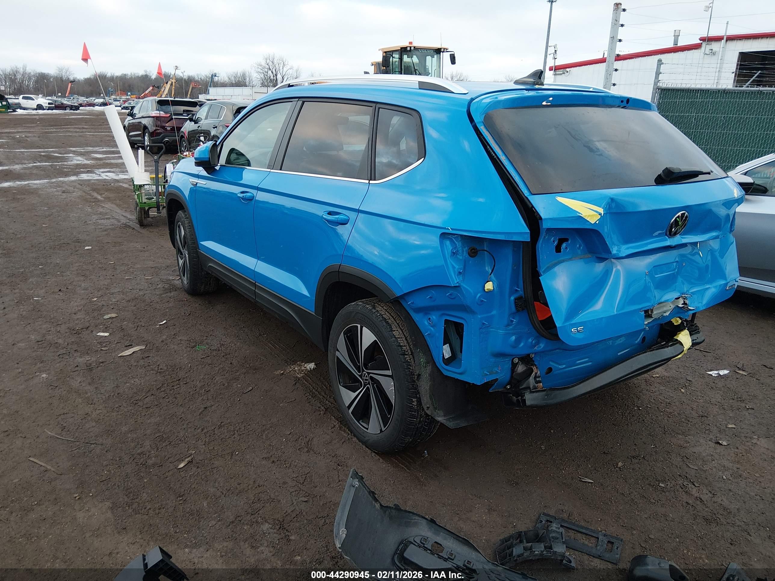 VOLKSWAGEN TAOS image 3