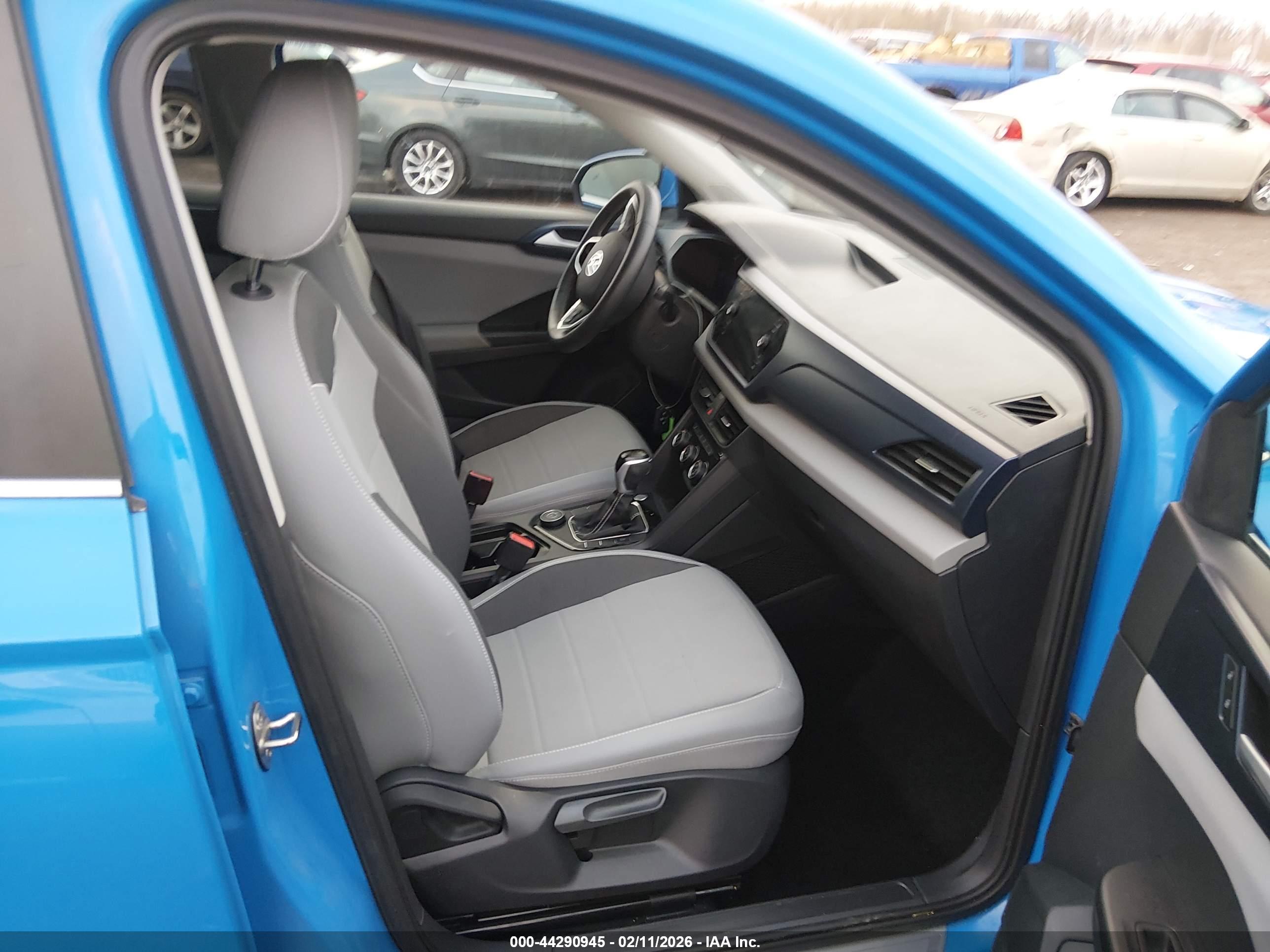 VOLKSWAGEN TAOS image 5