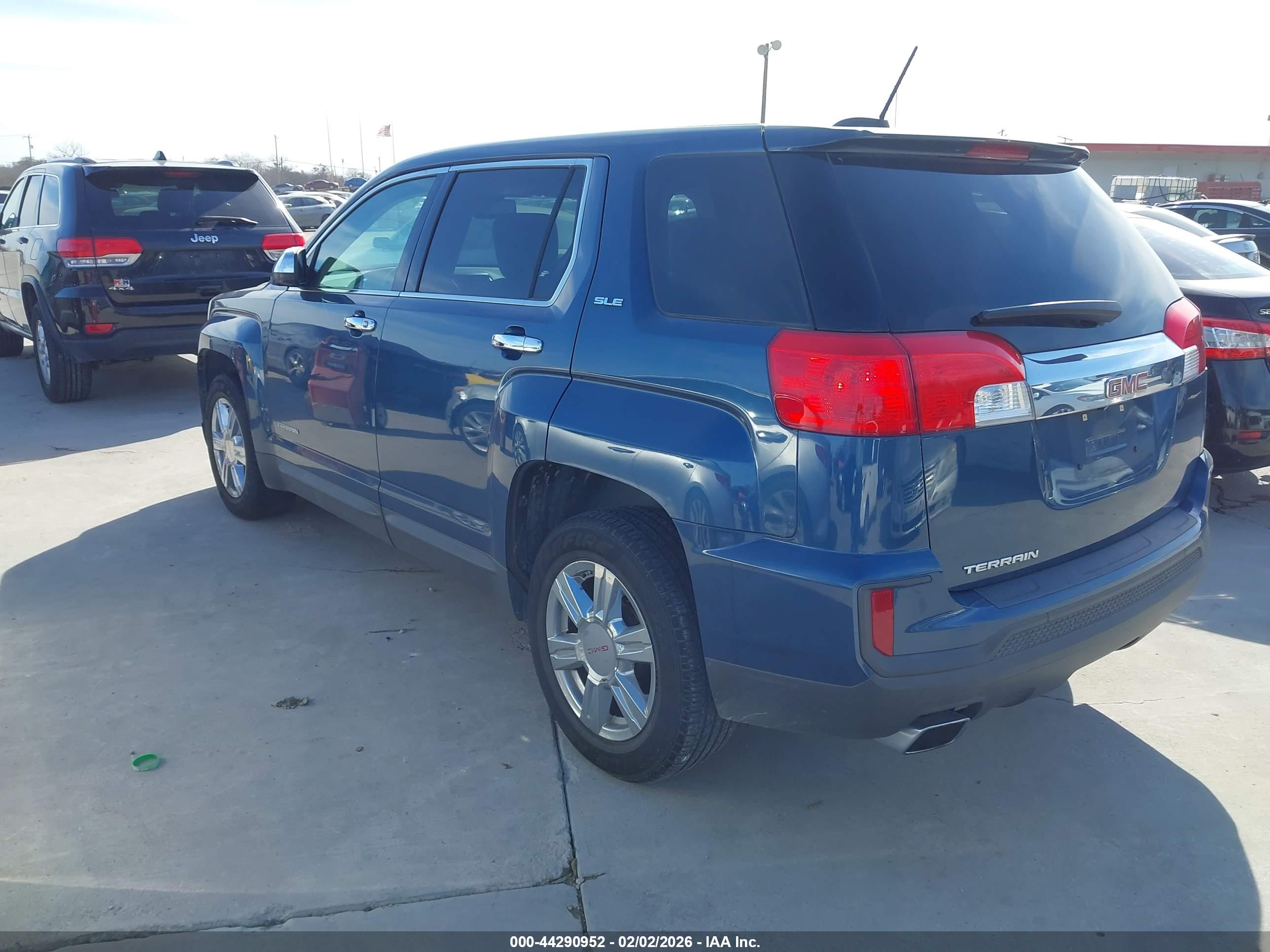 GMC TERRAIN image 3