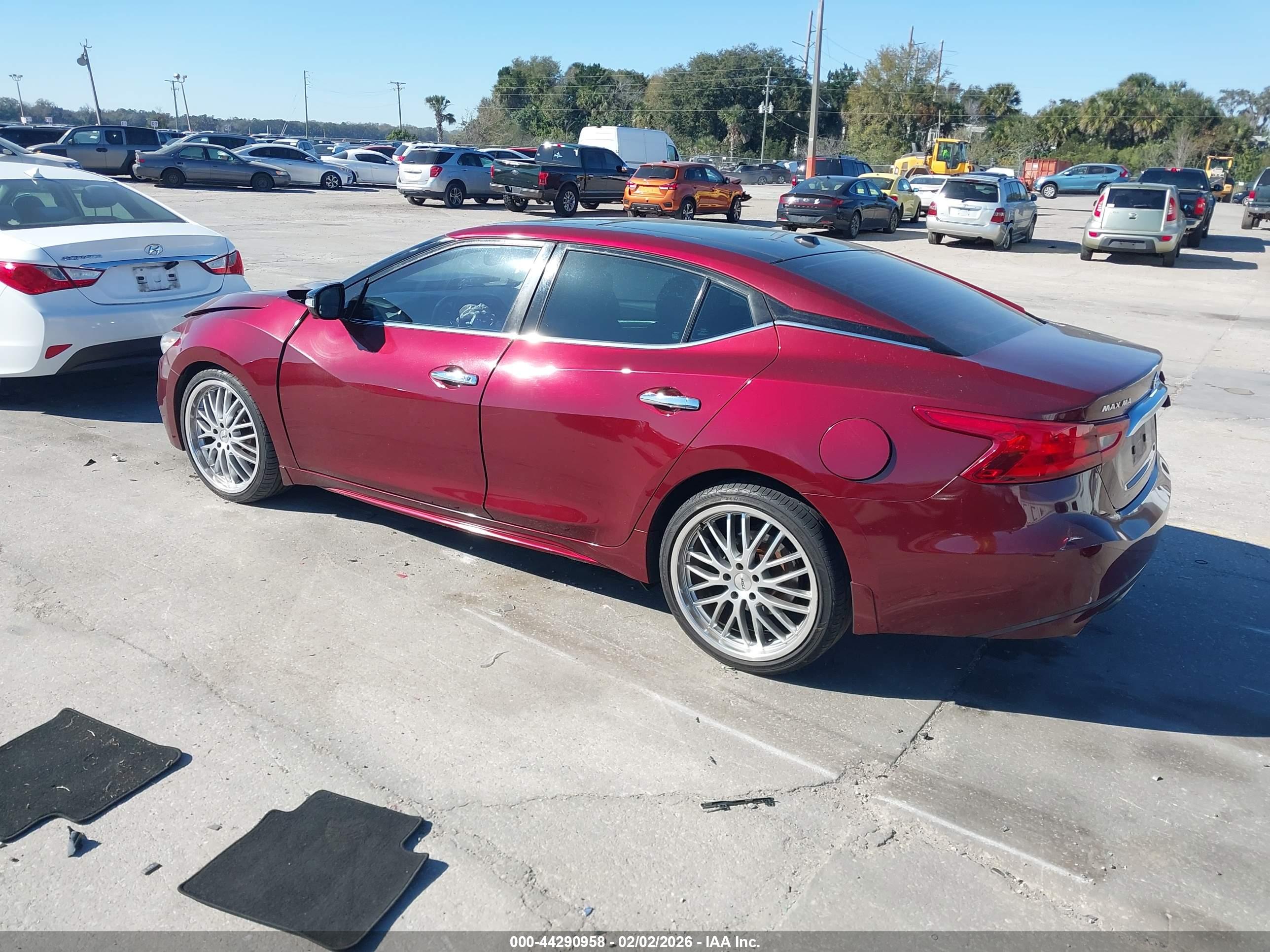 NISSAN MAXIMA image 3
