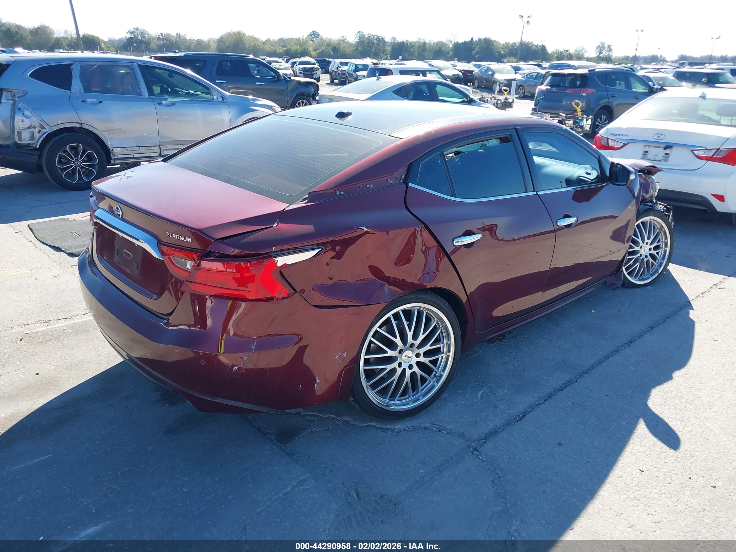 NISSAN MAXIMA image 4