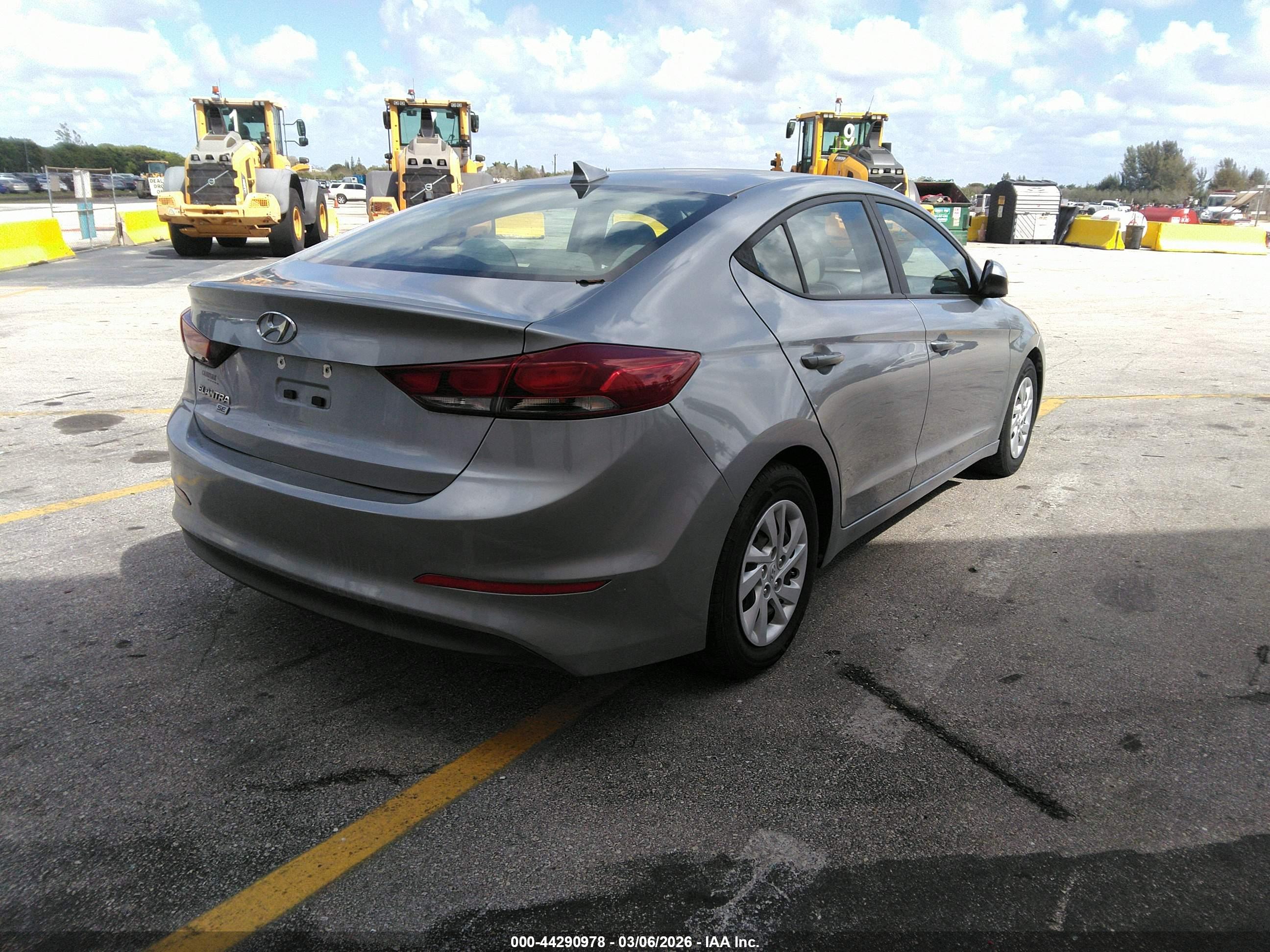 HYUNDAI ELANTRA image 4