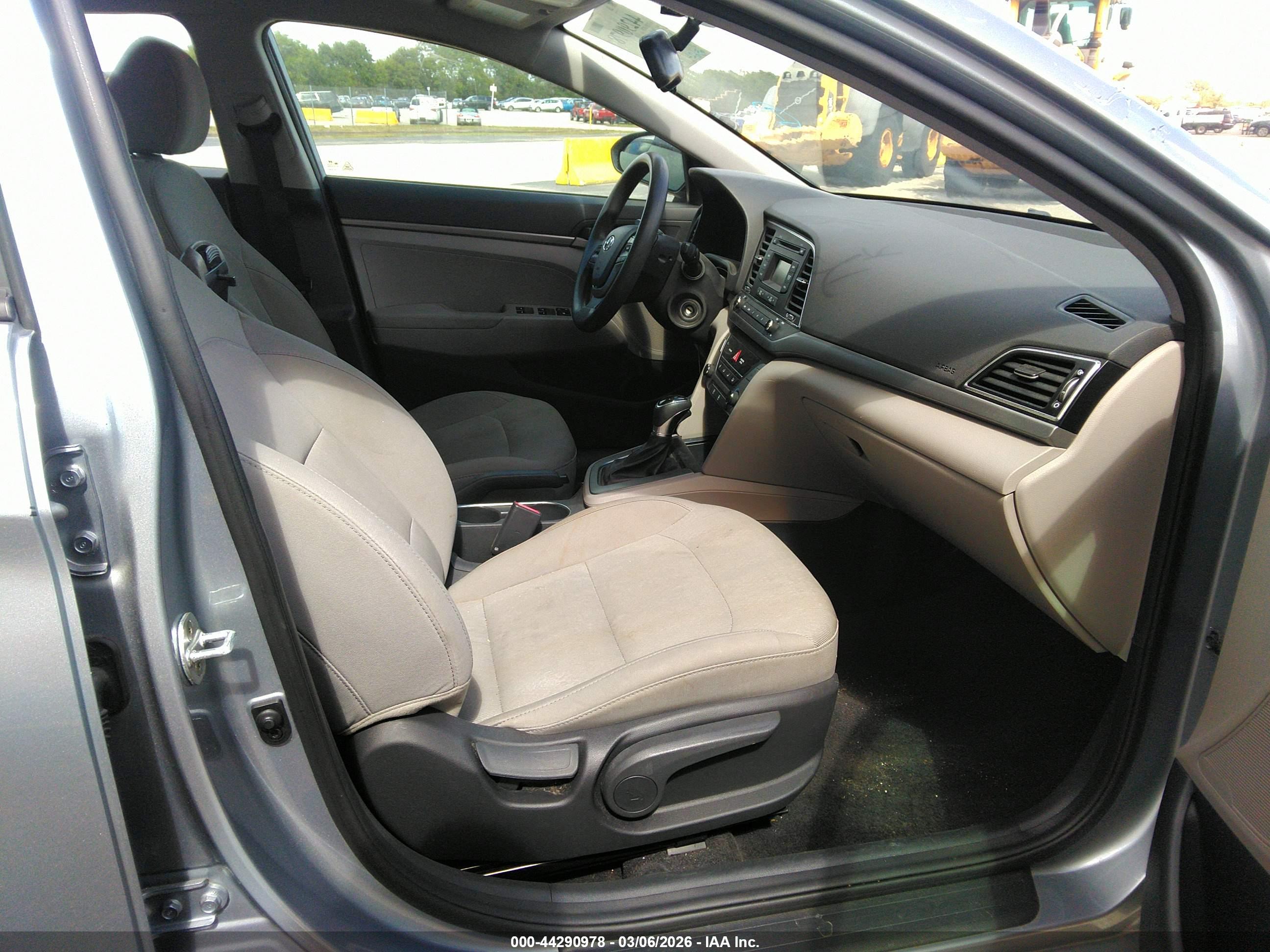 HYUNDAI ELANTRA image 5