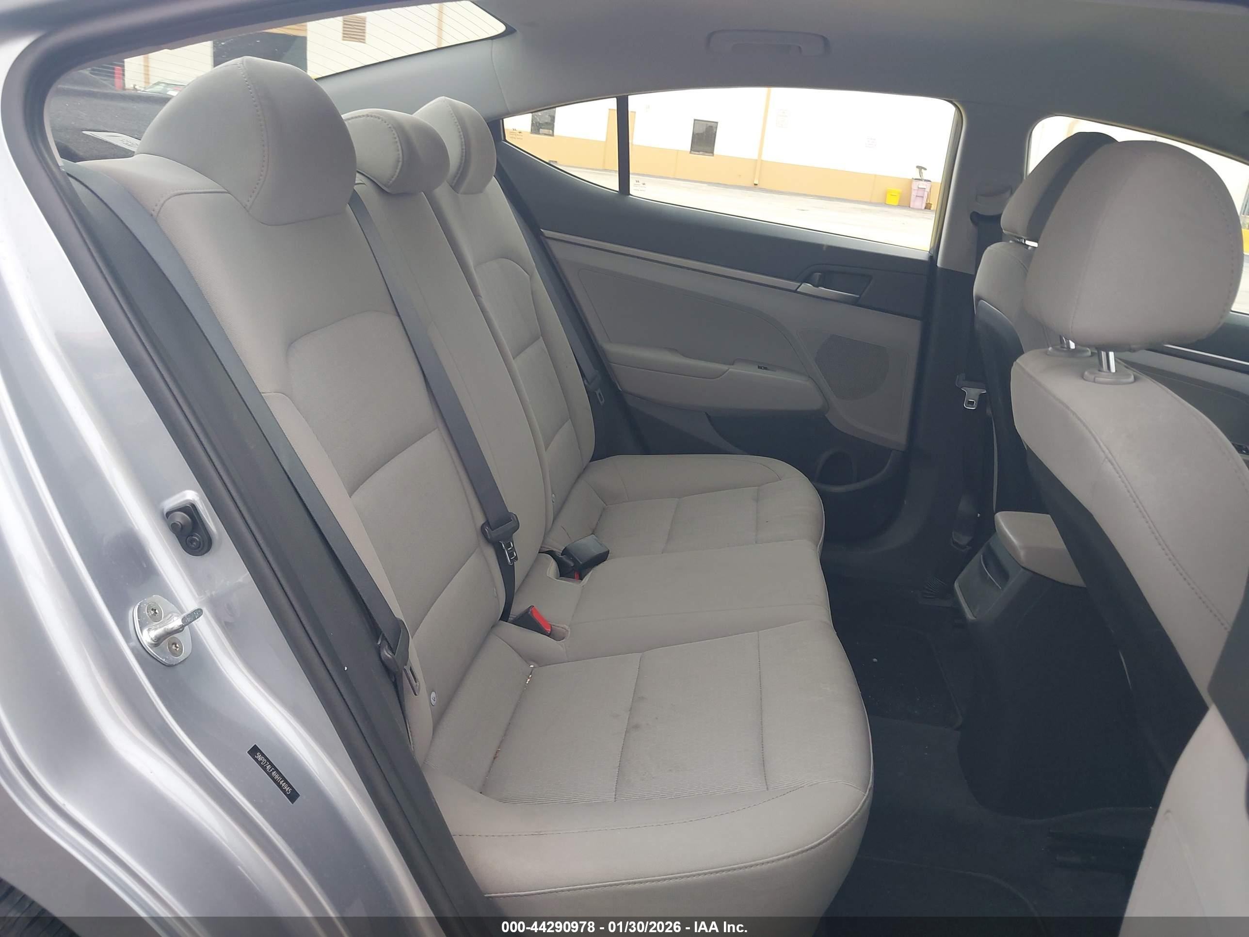 HYUNDAI ELANTRA image 8