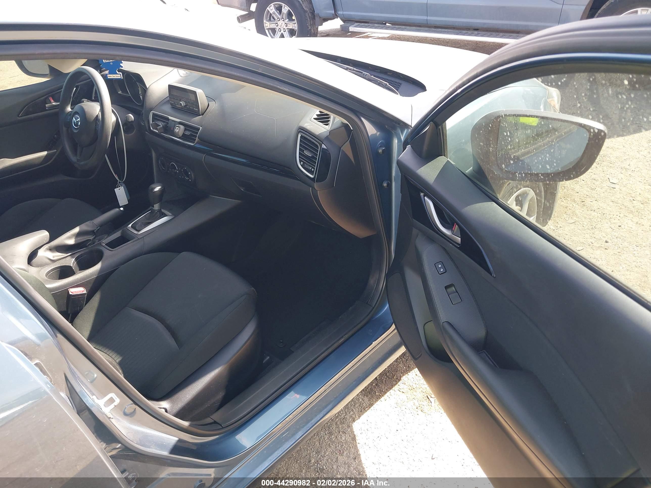 MAZDA MAZDA3 image 5
