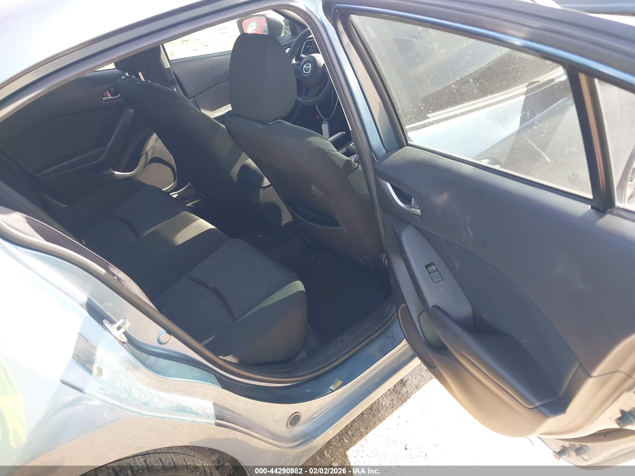 MAZDA MAZDA3 image 8