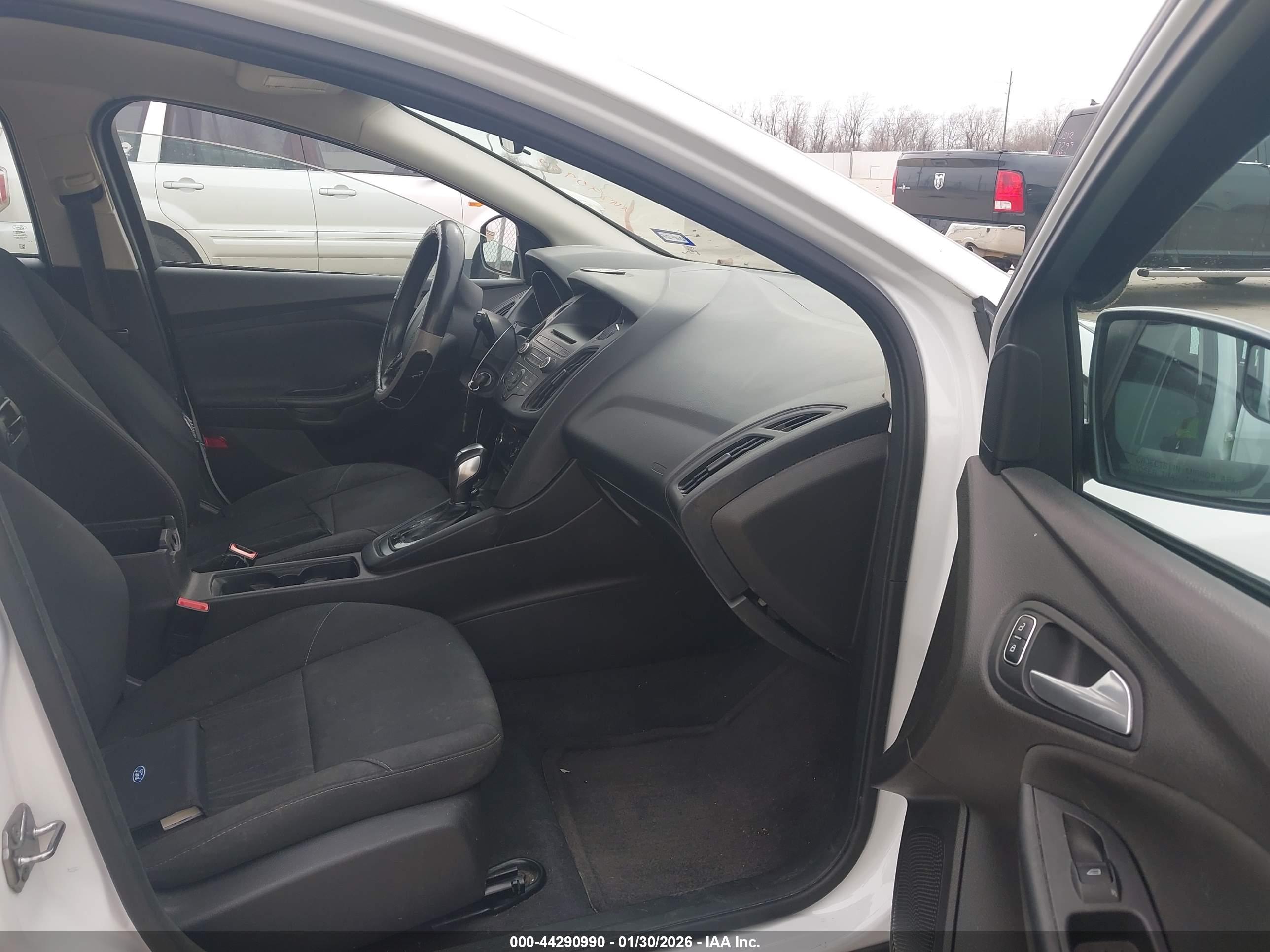 FORD FOCUS image 5