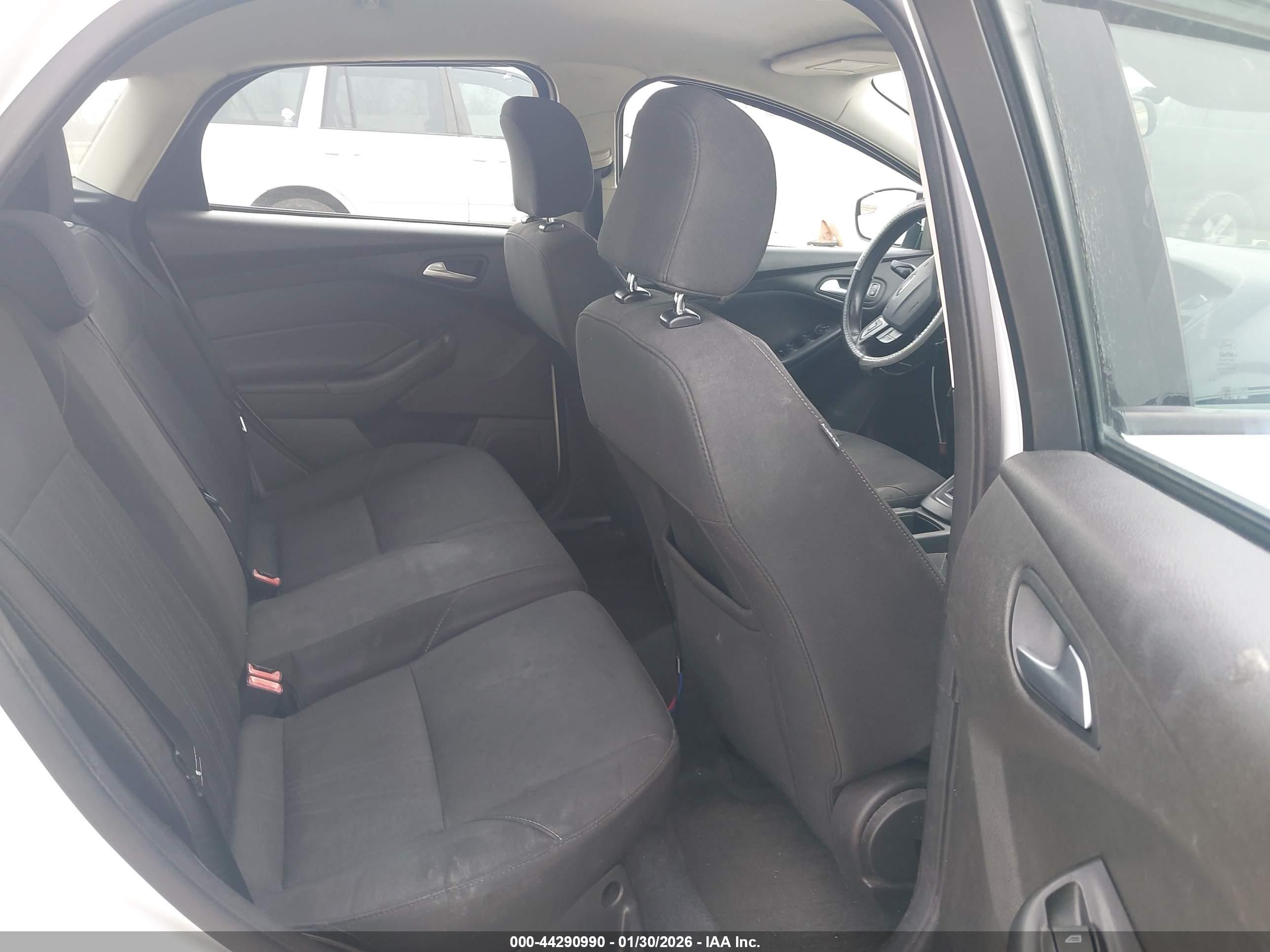 FORD FOCUS image 8