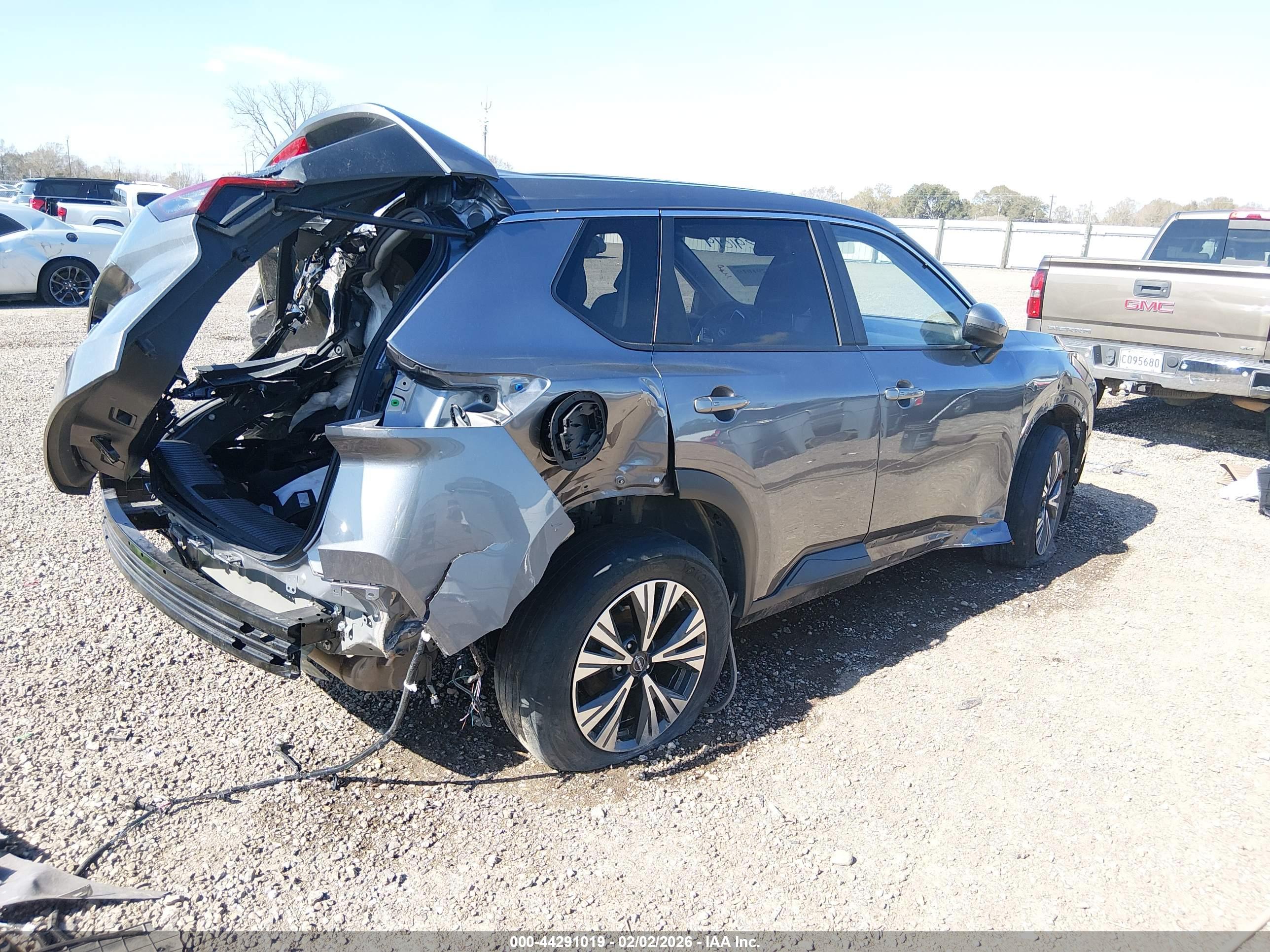 NISSAN ROGUE image 4