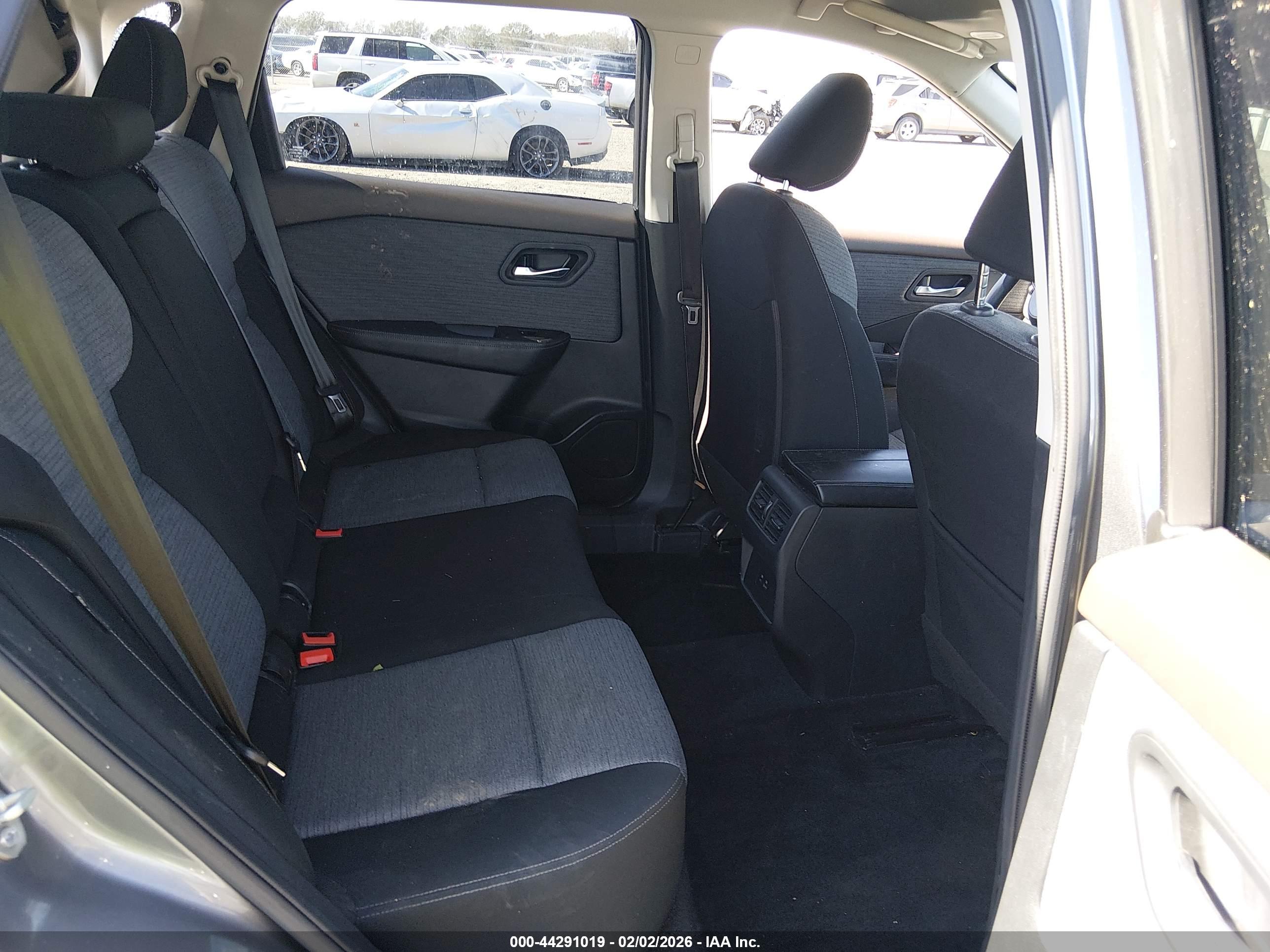 NISSAN ROGUE image 8