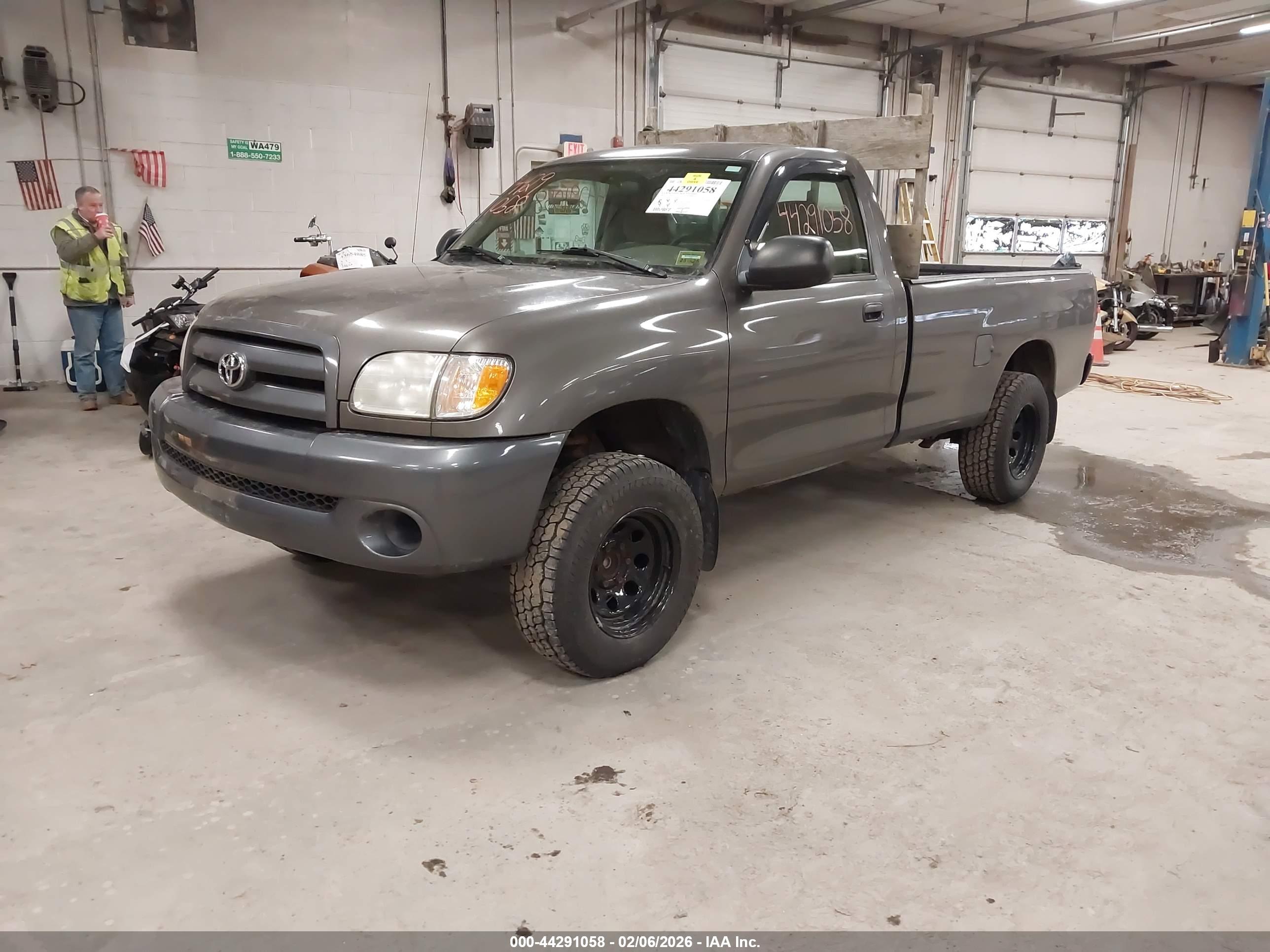 TOYOTA TUNDRA image 2