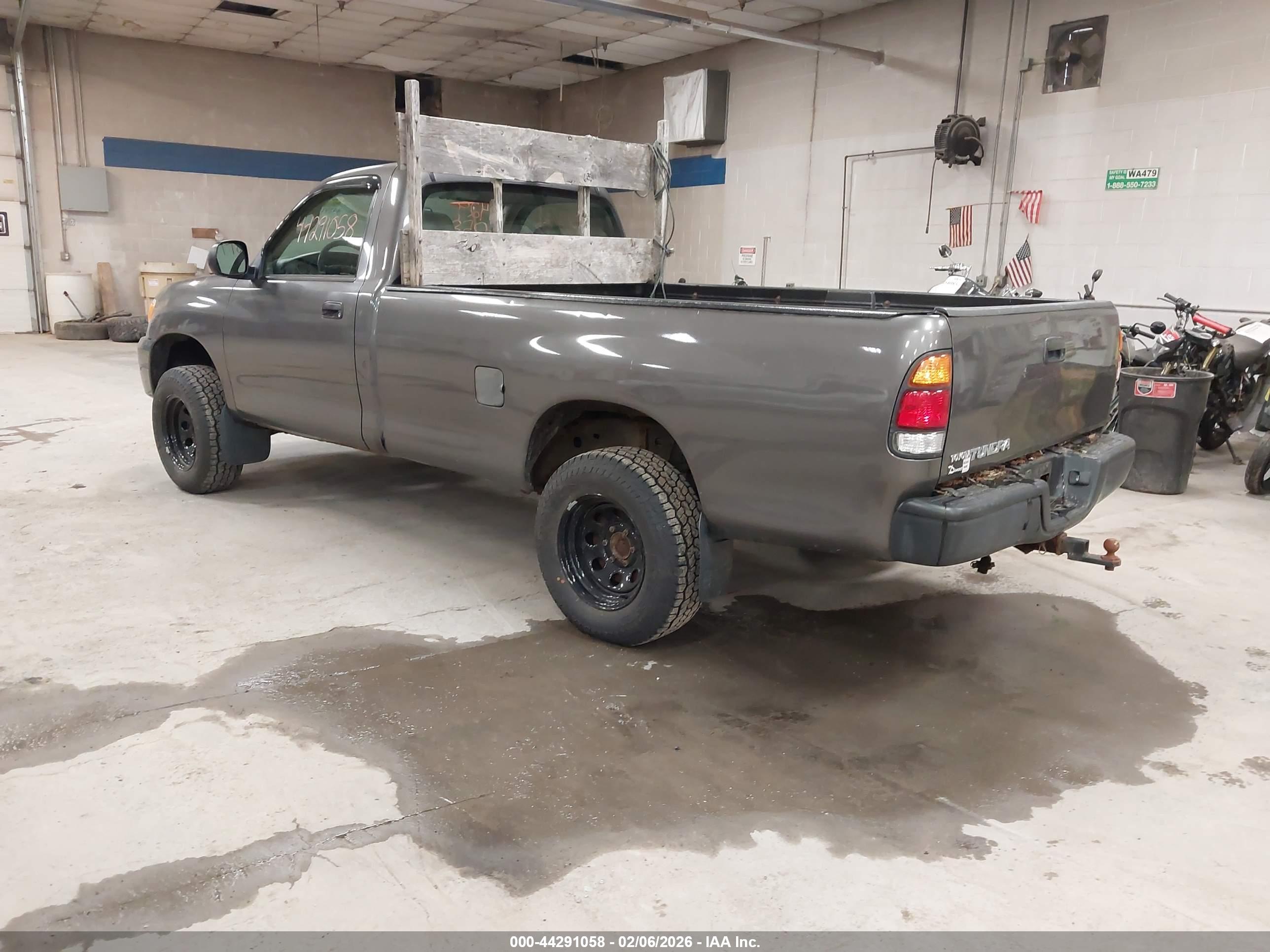 TOYOTA TUNDRA image 3