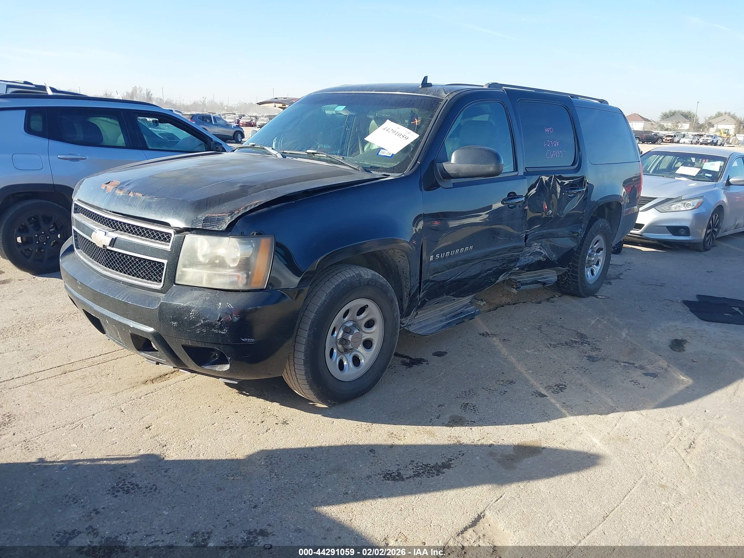 CHEVROLET SUBURBAN image 2