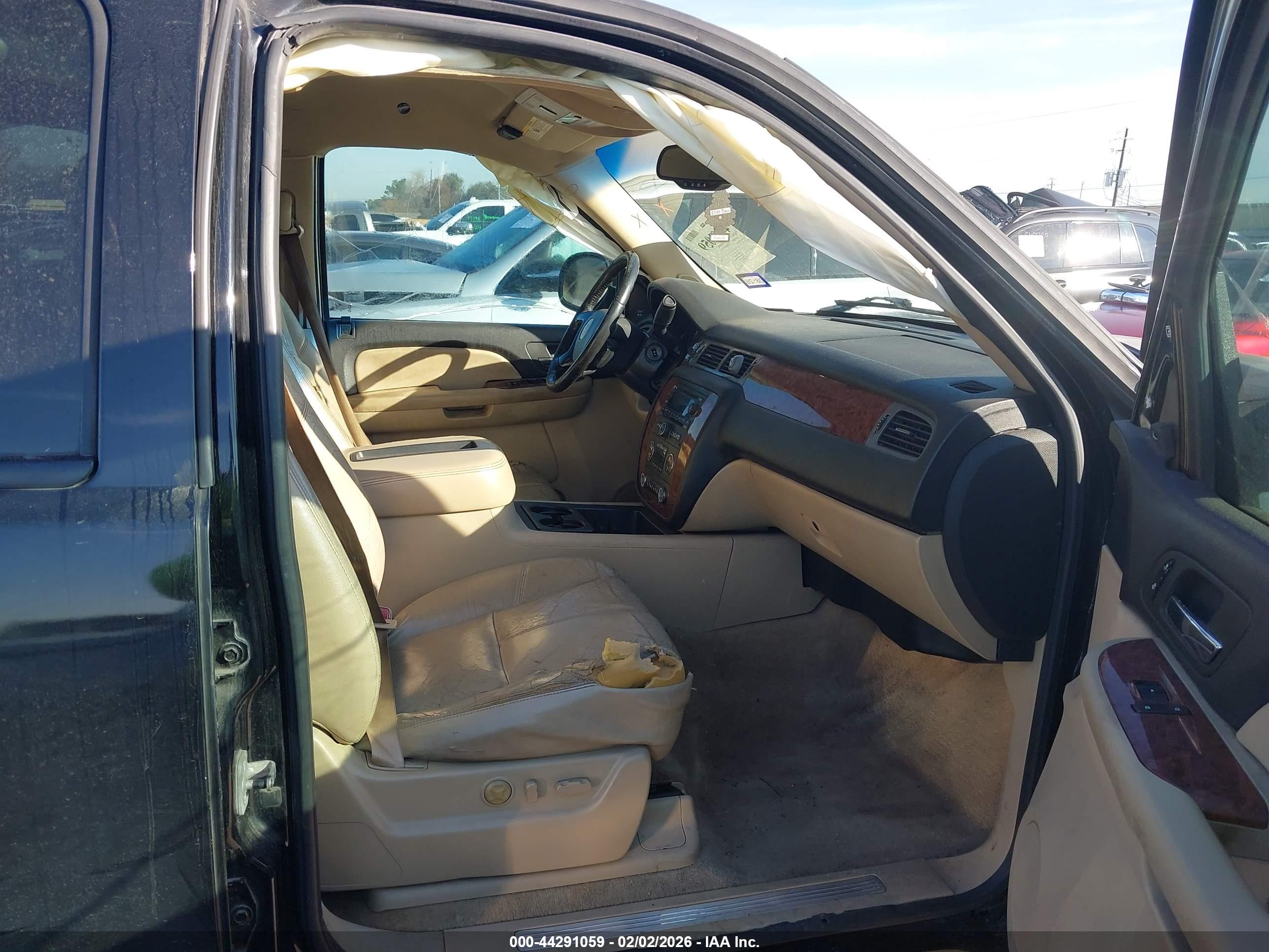 CHEVROLET SUBURBAN image 5