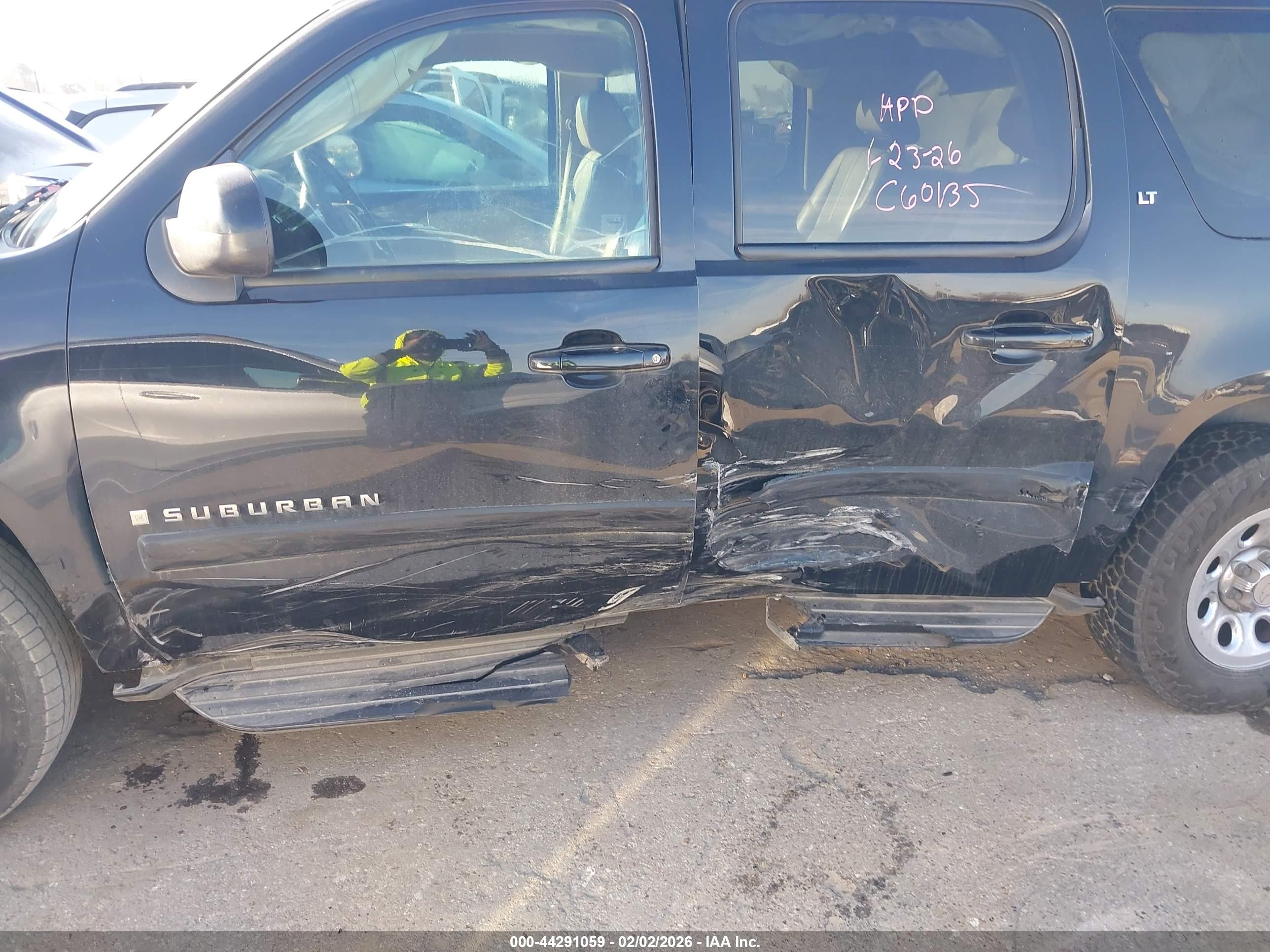 CHEVROLET SUBURBAN image 6