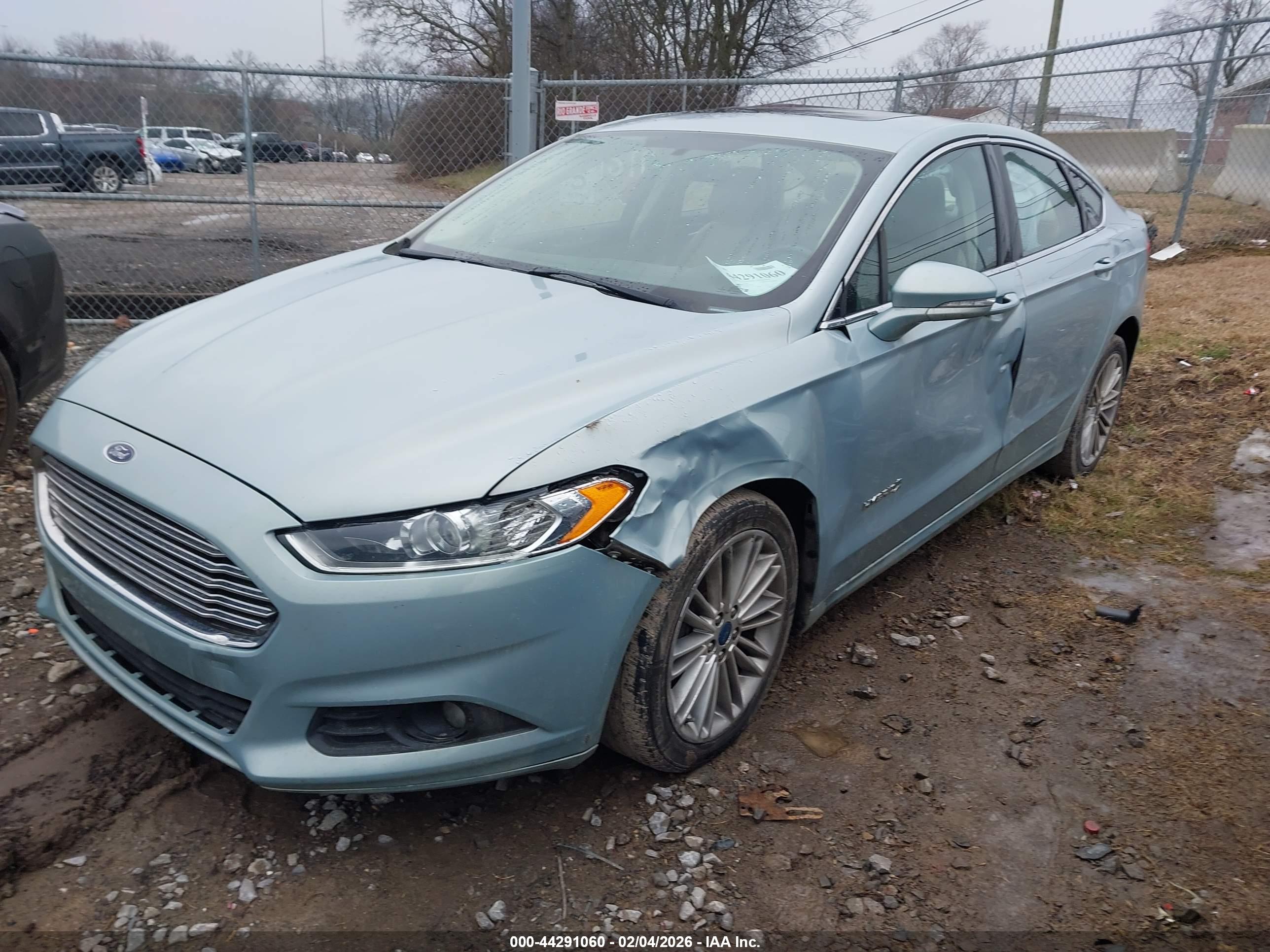 FORD FUSION image 2