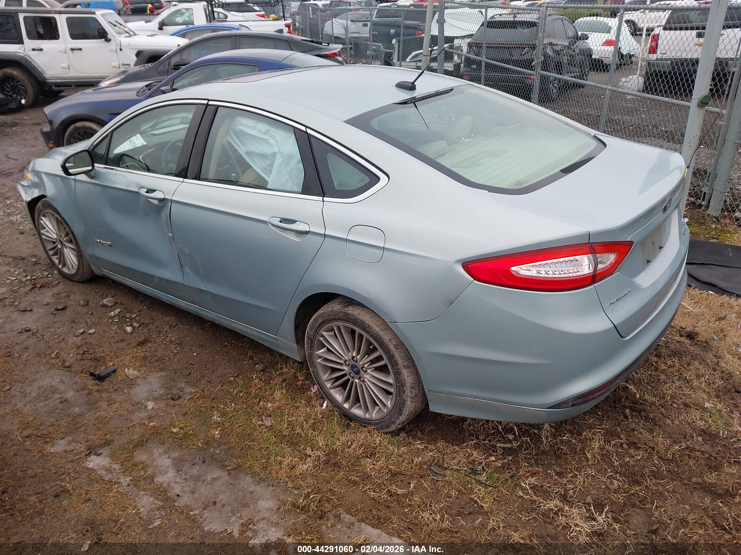 FORD FUSION image 3