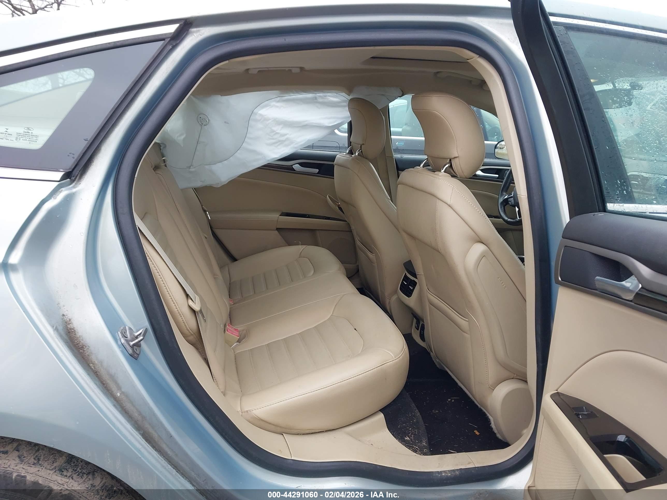 FORD FUSION image 8