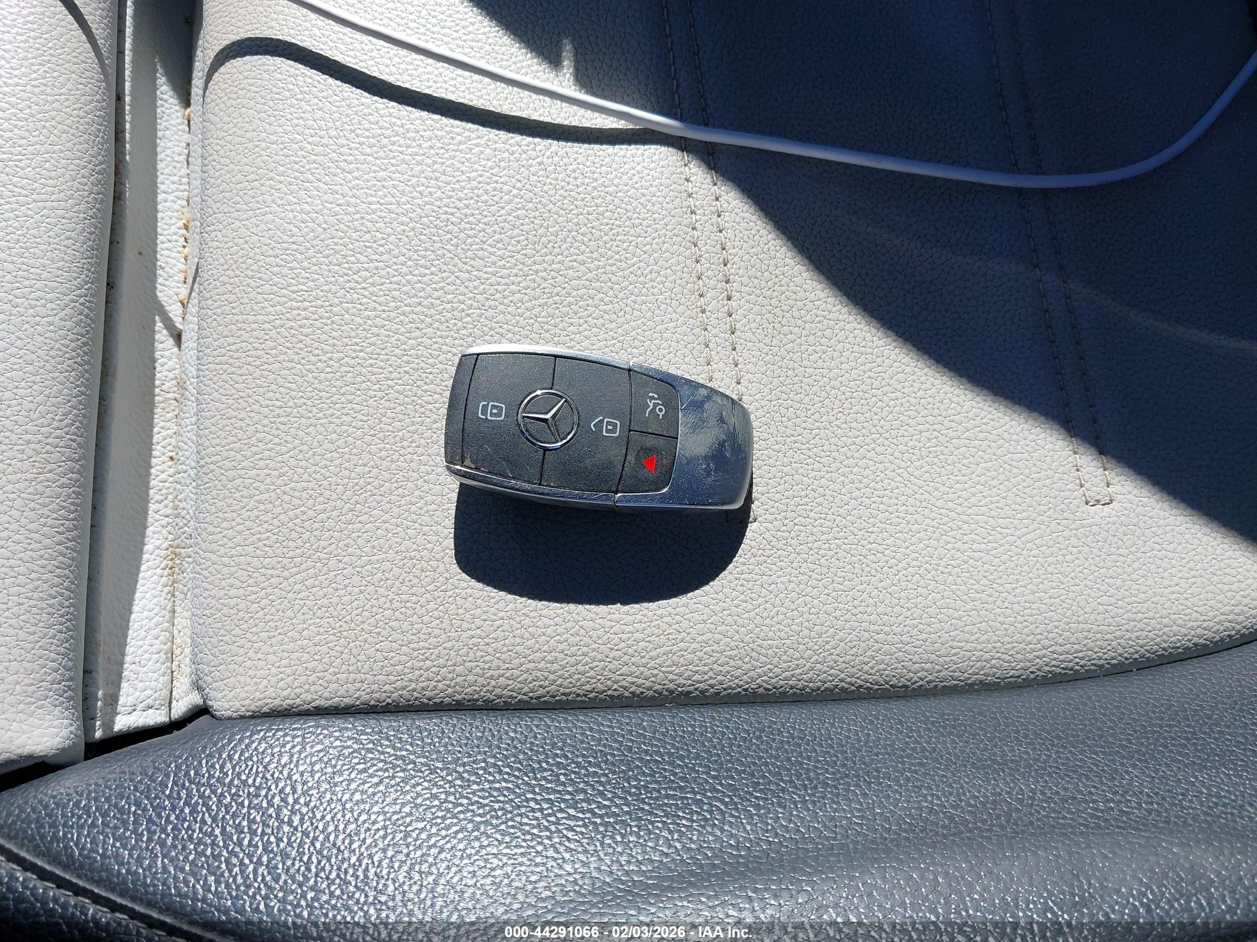 MERCEDES-BENZ GLB image 11
