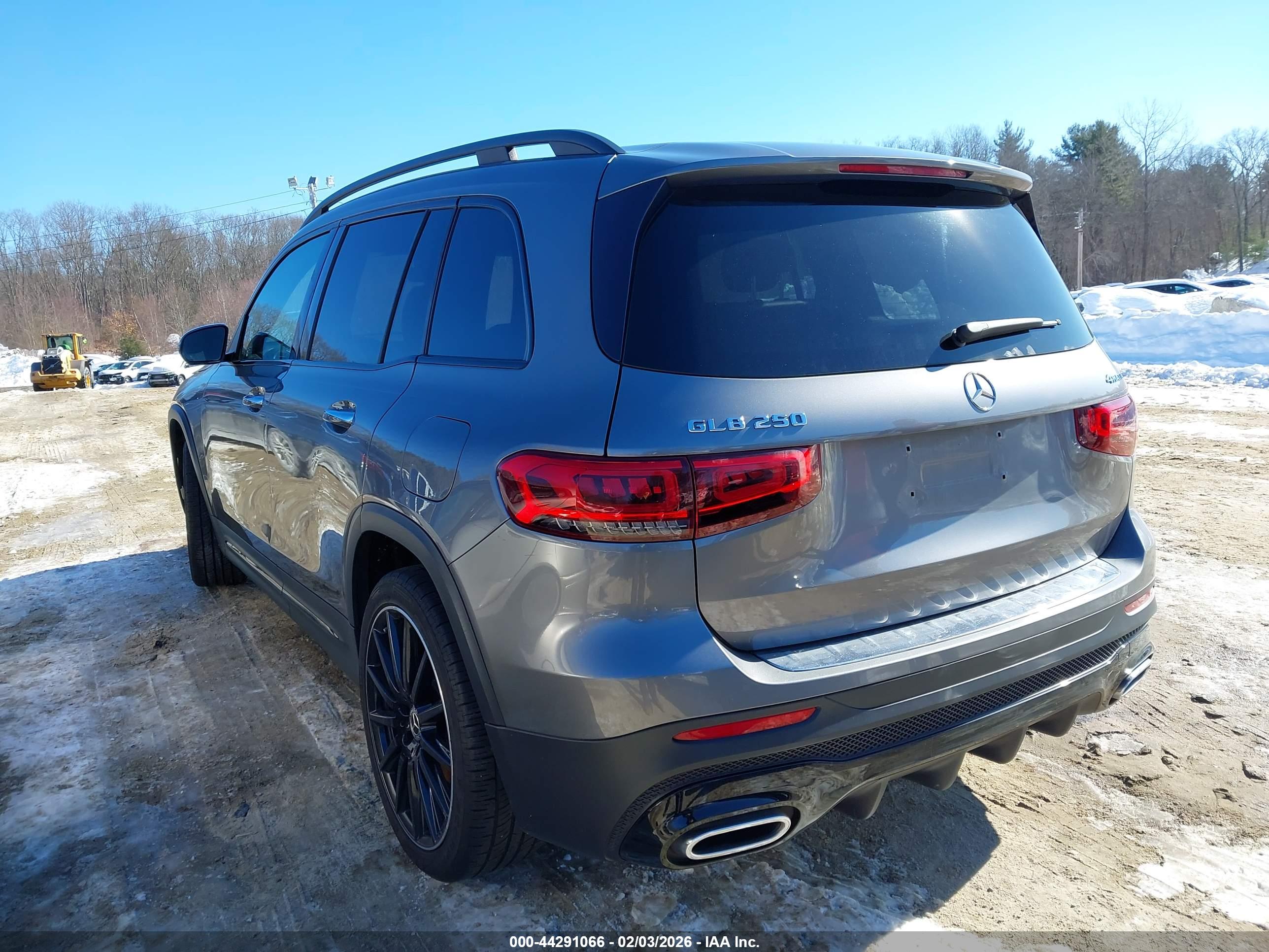 MERCEDES-BENZ GLB image 3