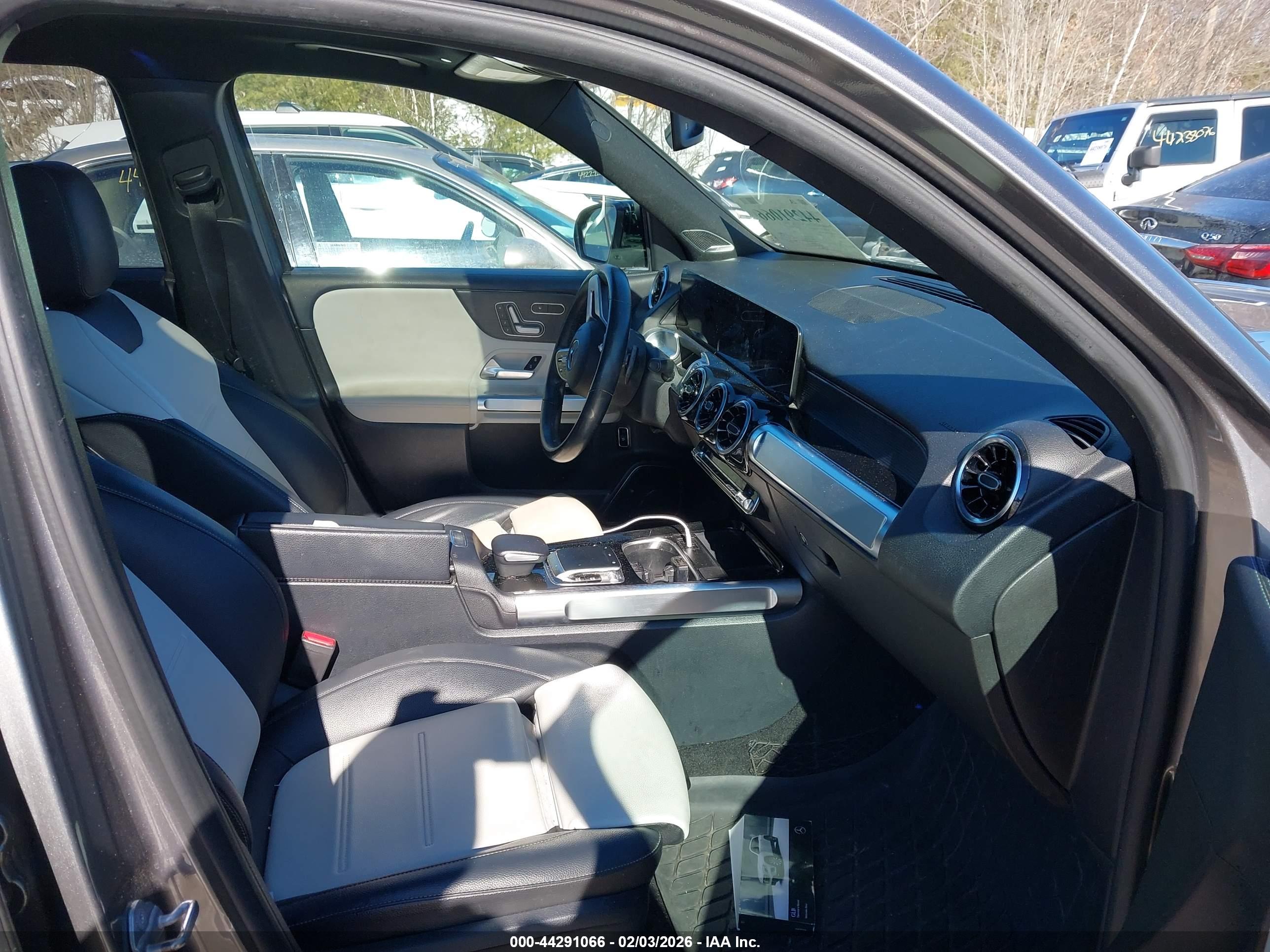 MERCEDES-BENZ GLB image 5