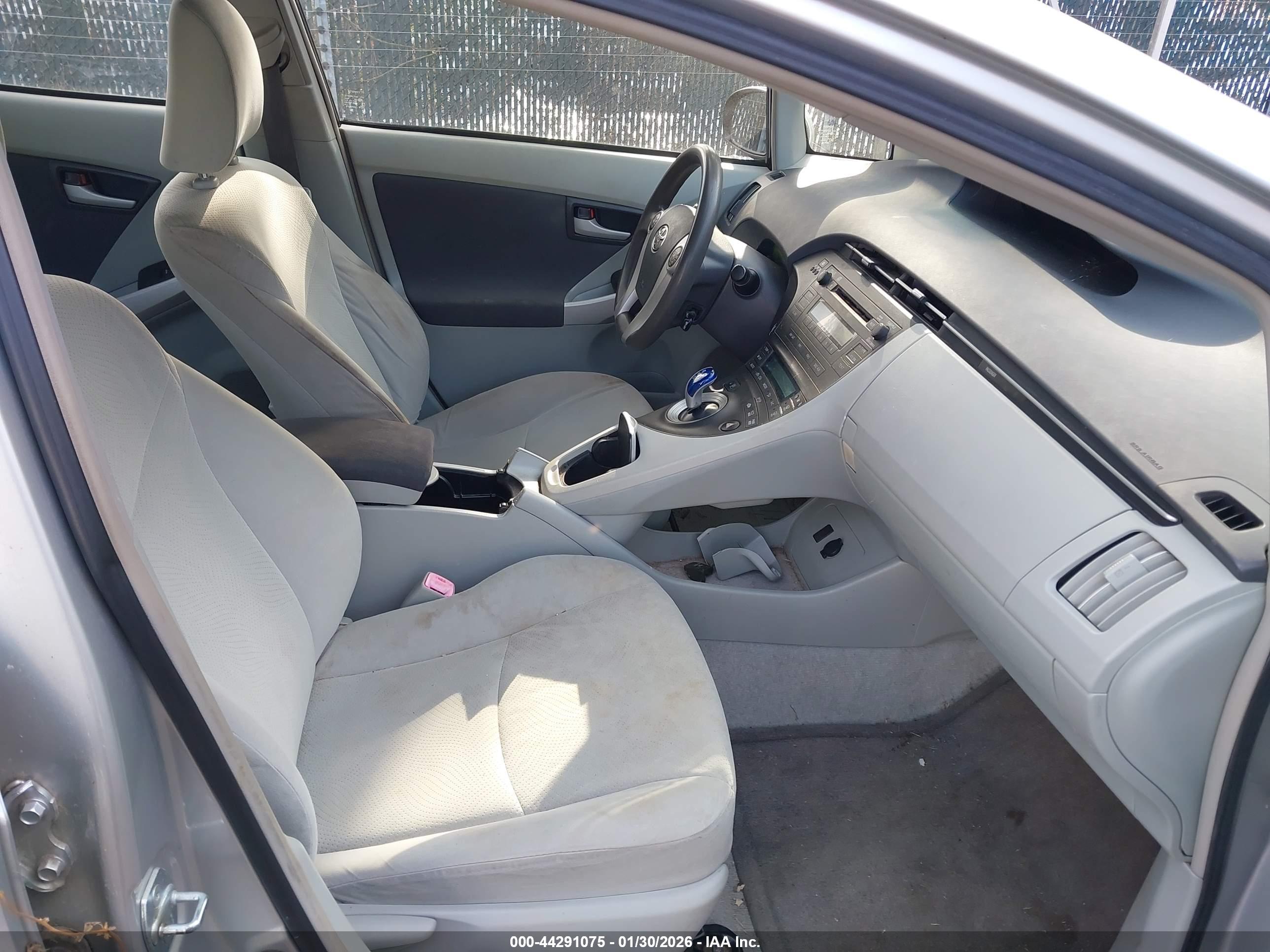 TOYOTA PRIUS image 5