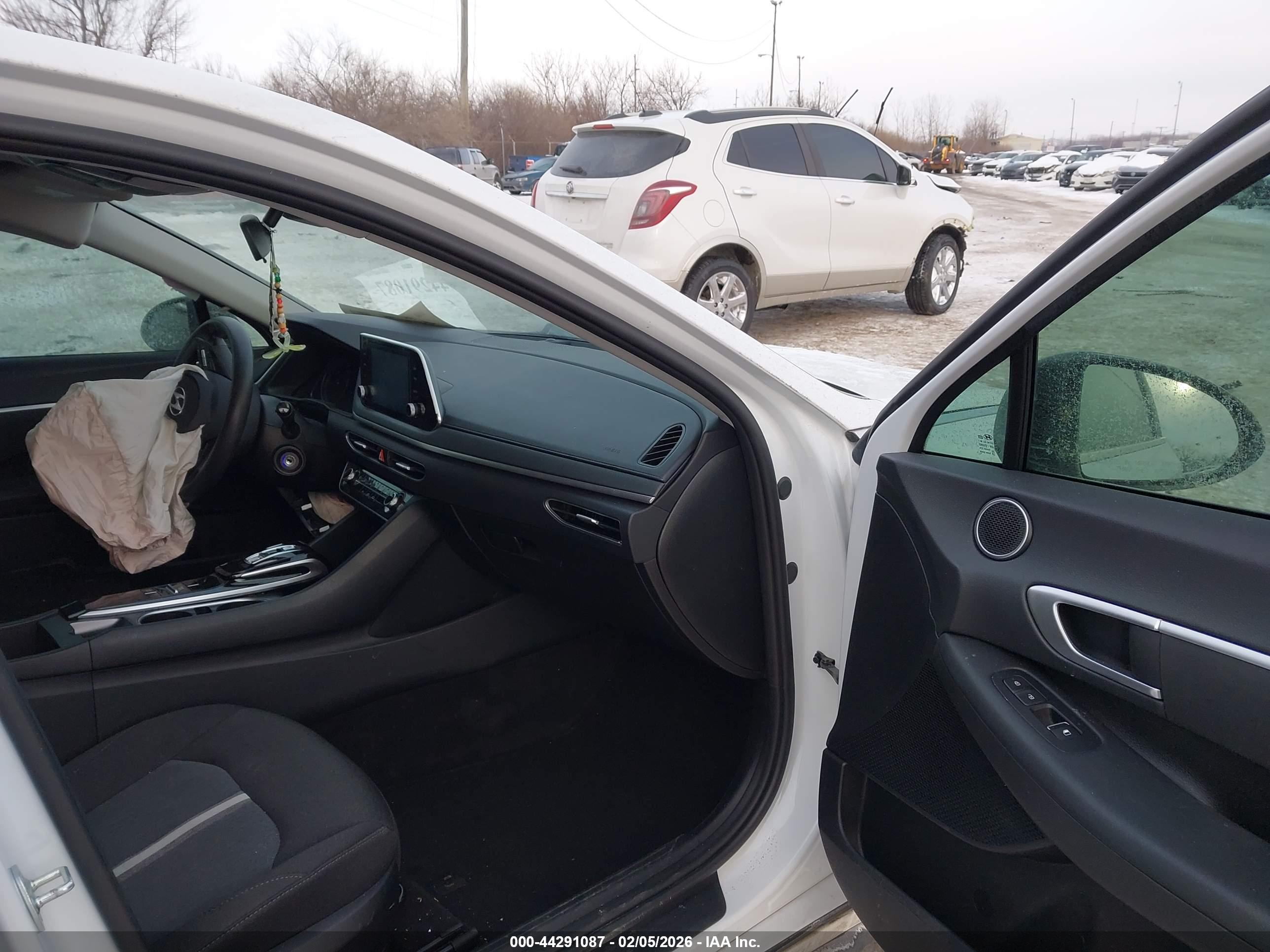 HYUNDAI SONATA image 5