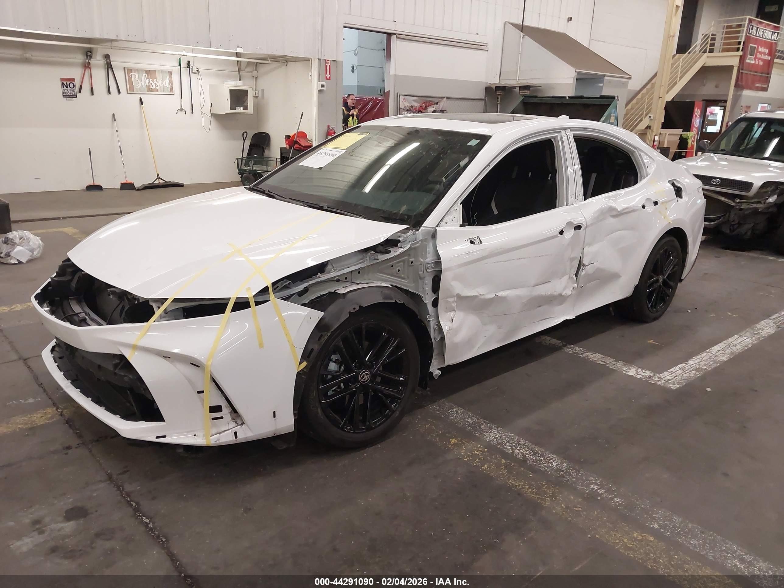 TOYOTA CAMRY image 2