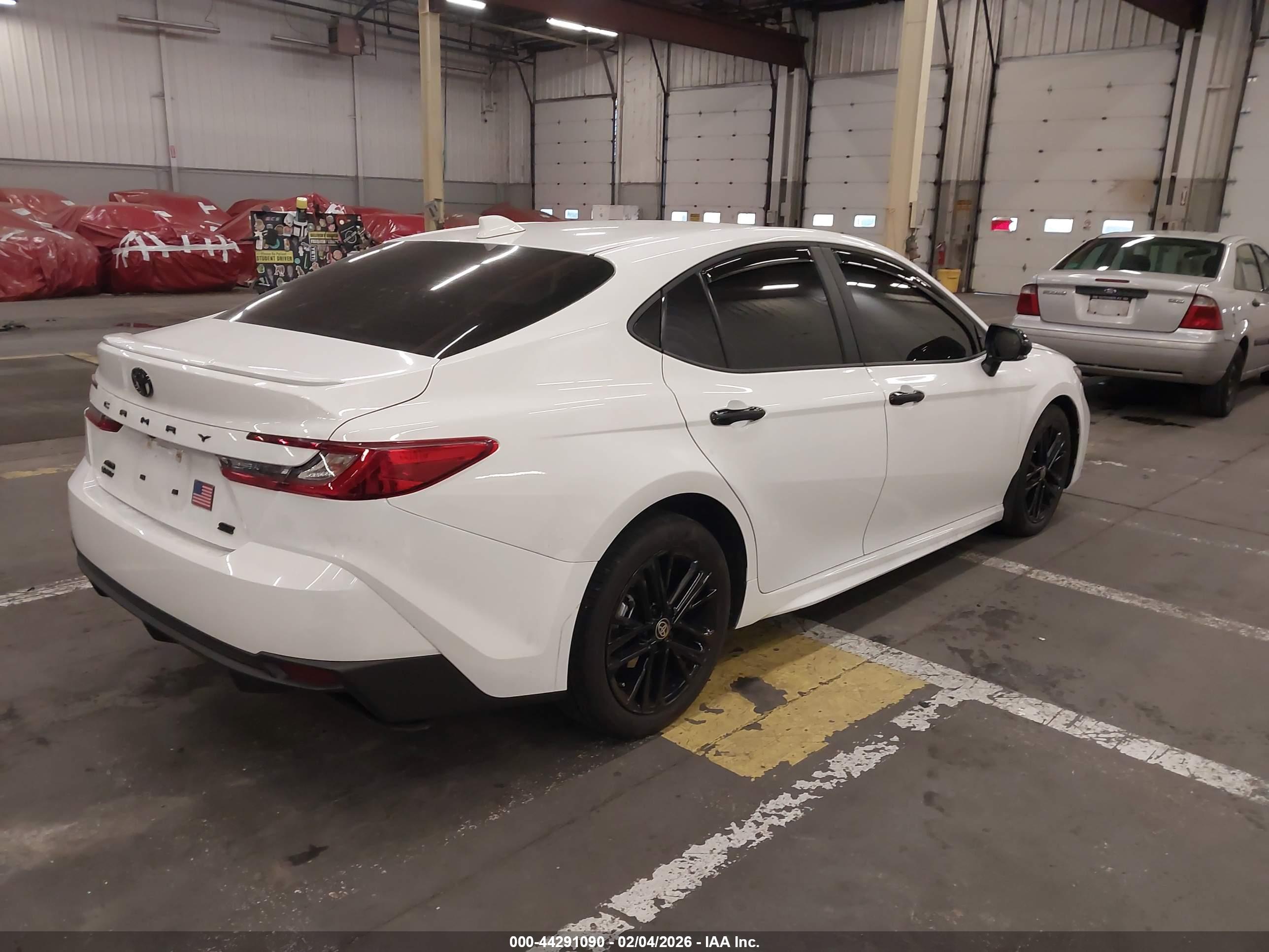 TOYOTA CAMRY image 4