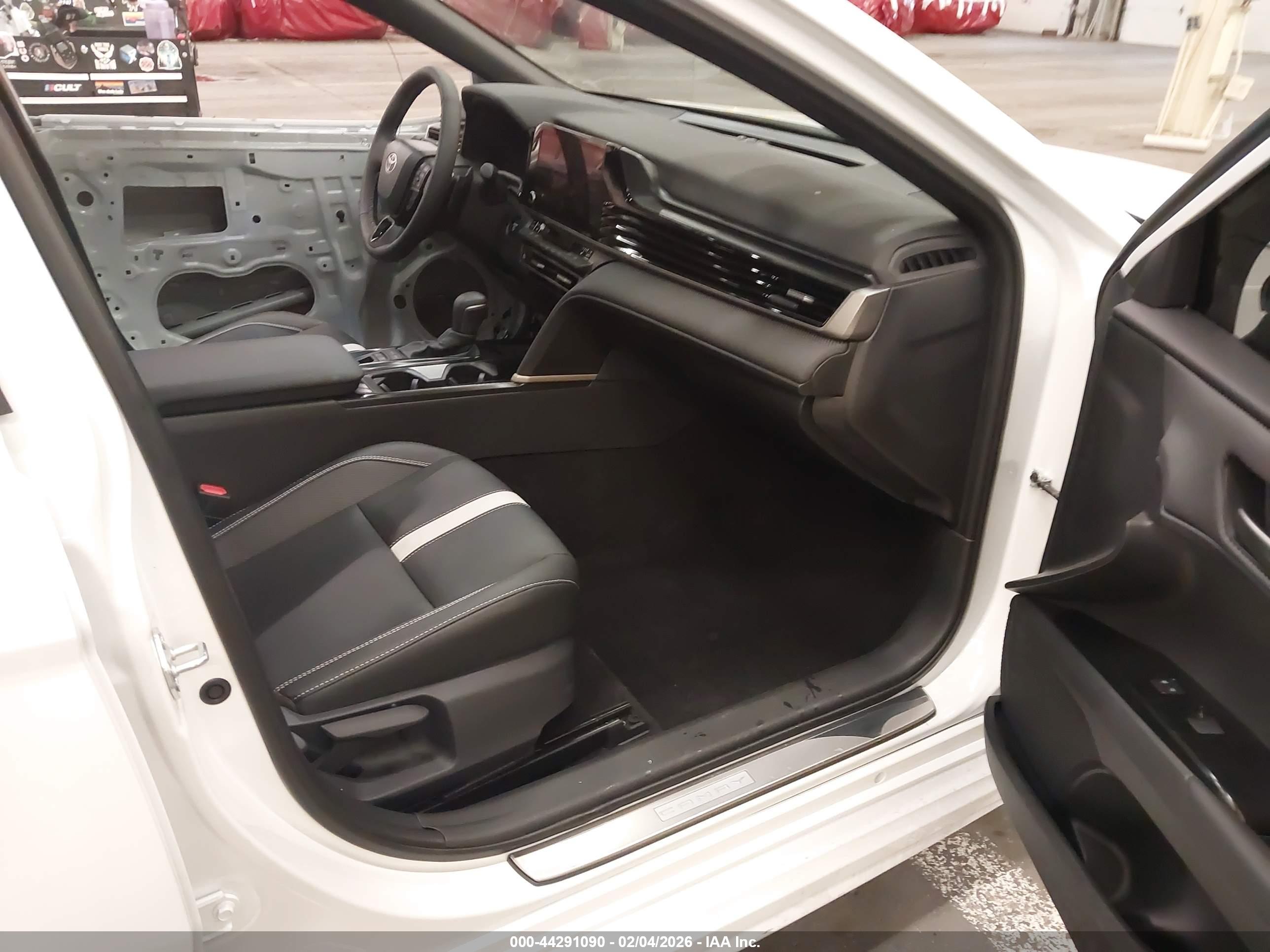 TOYOTA CAMRY image 5