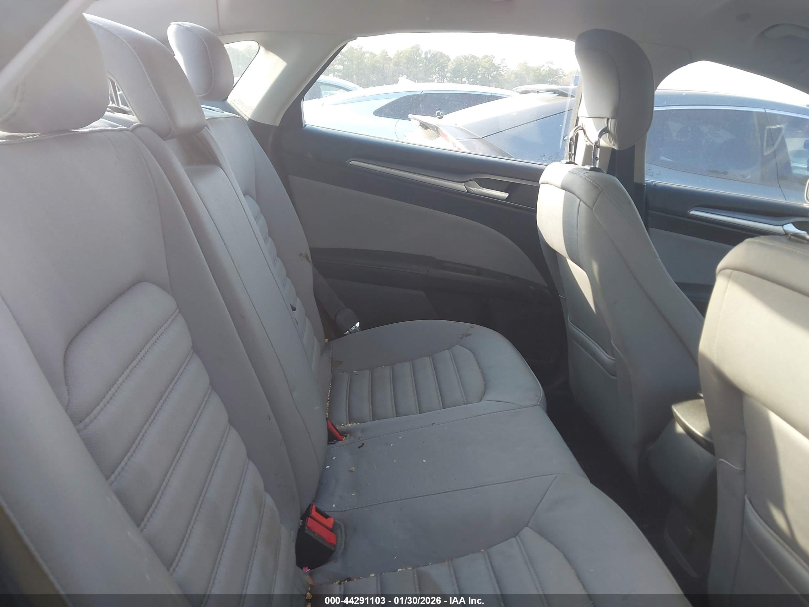 FORD FUSION image 8