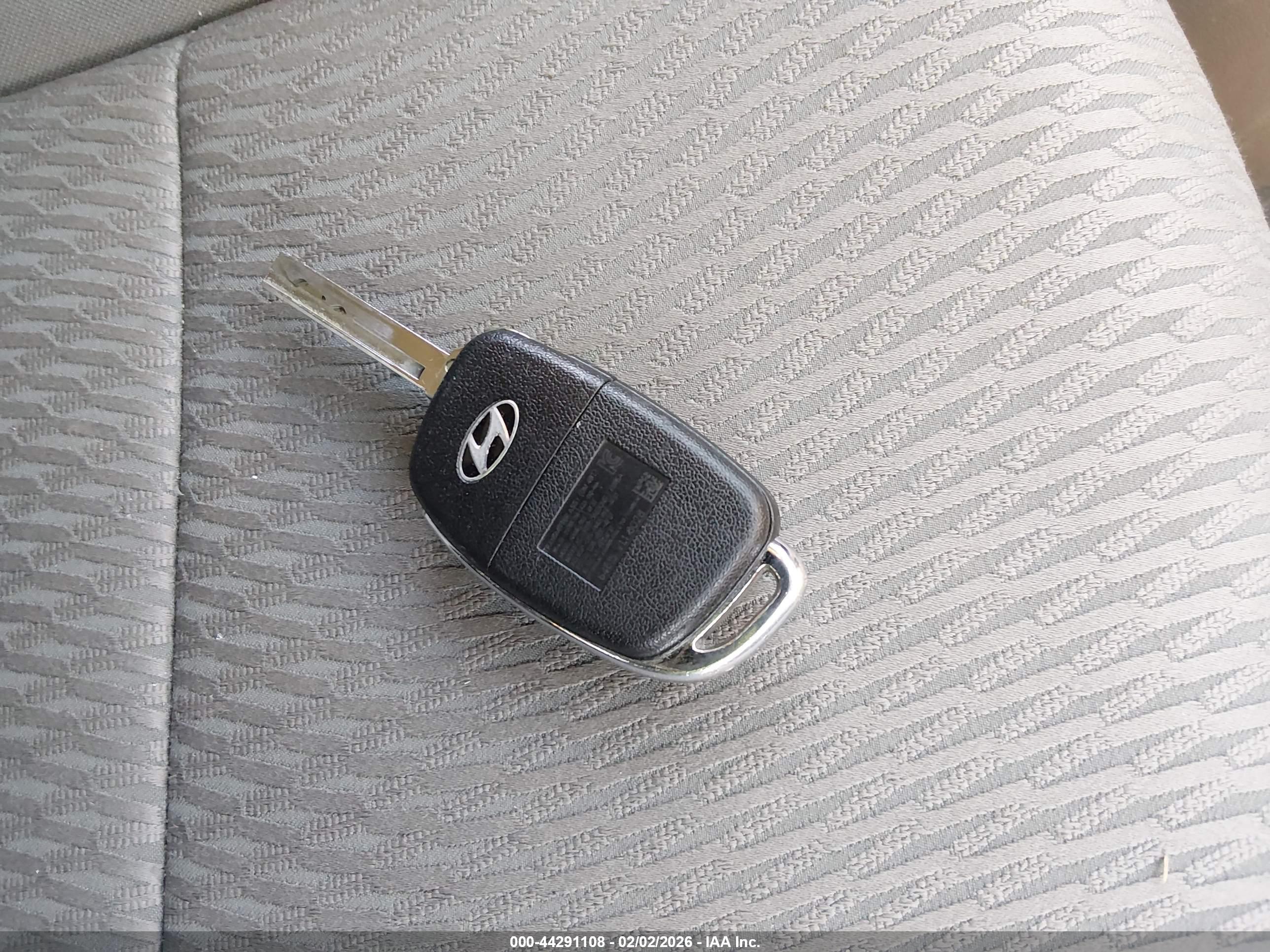 HYUNDAI SANTA image 11