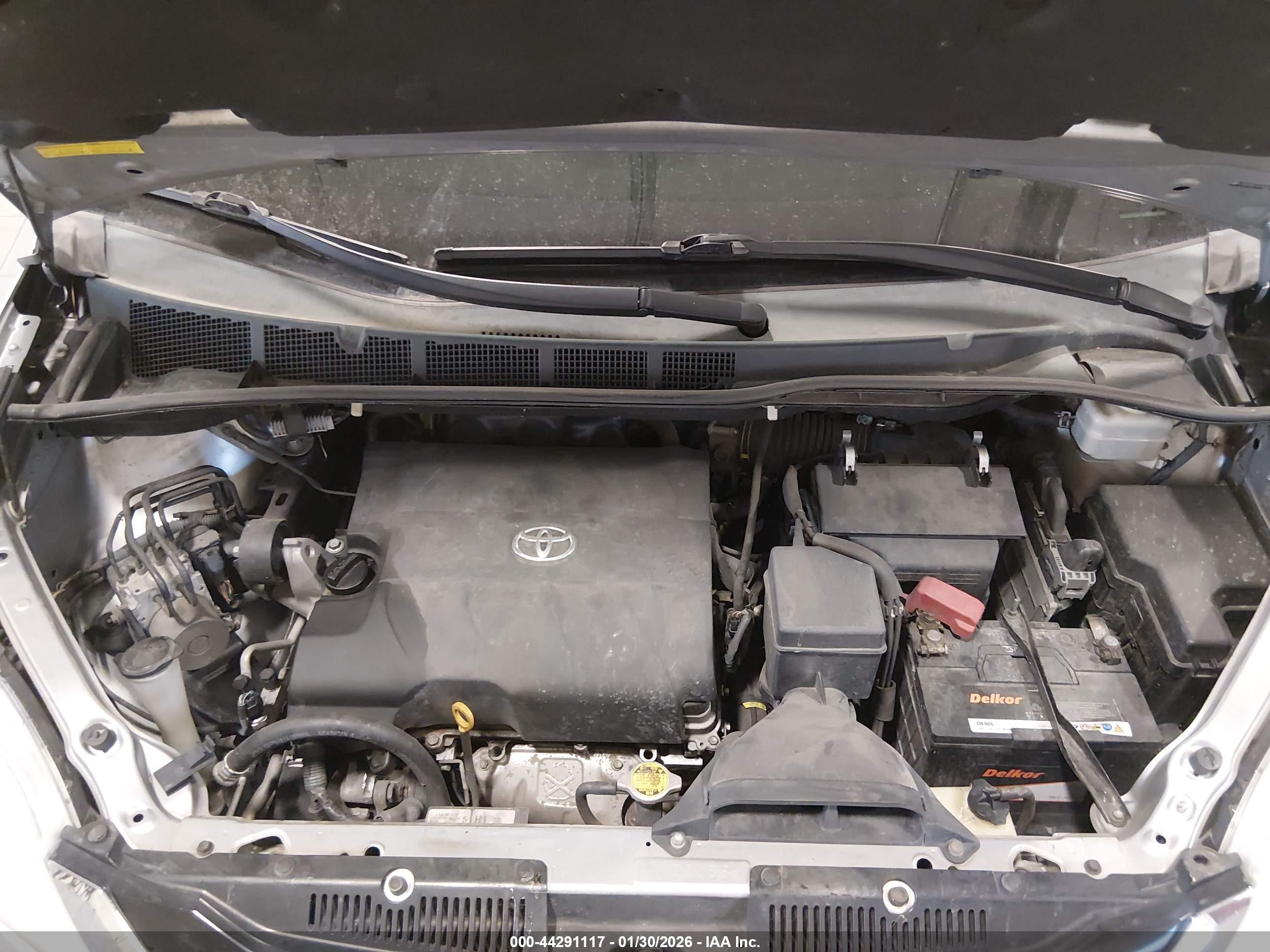 TOYOTA SIENNA image 10